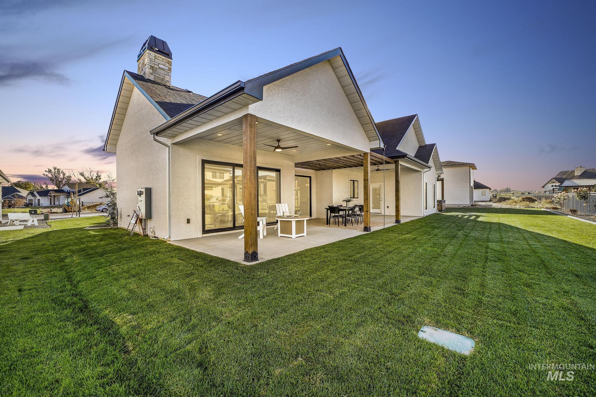 1580 Clear Creek Loop, Twin Falls, Idaho 83301, 3 Bedrooms, 2.5 Bathrooms, Residential For Sale, Price $938,000,MLS 98961202