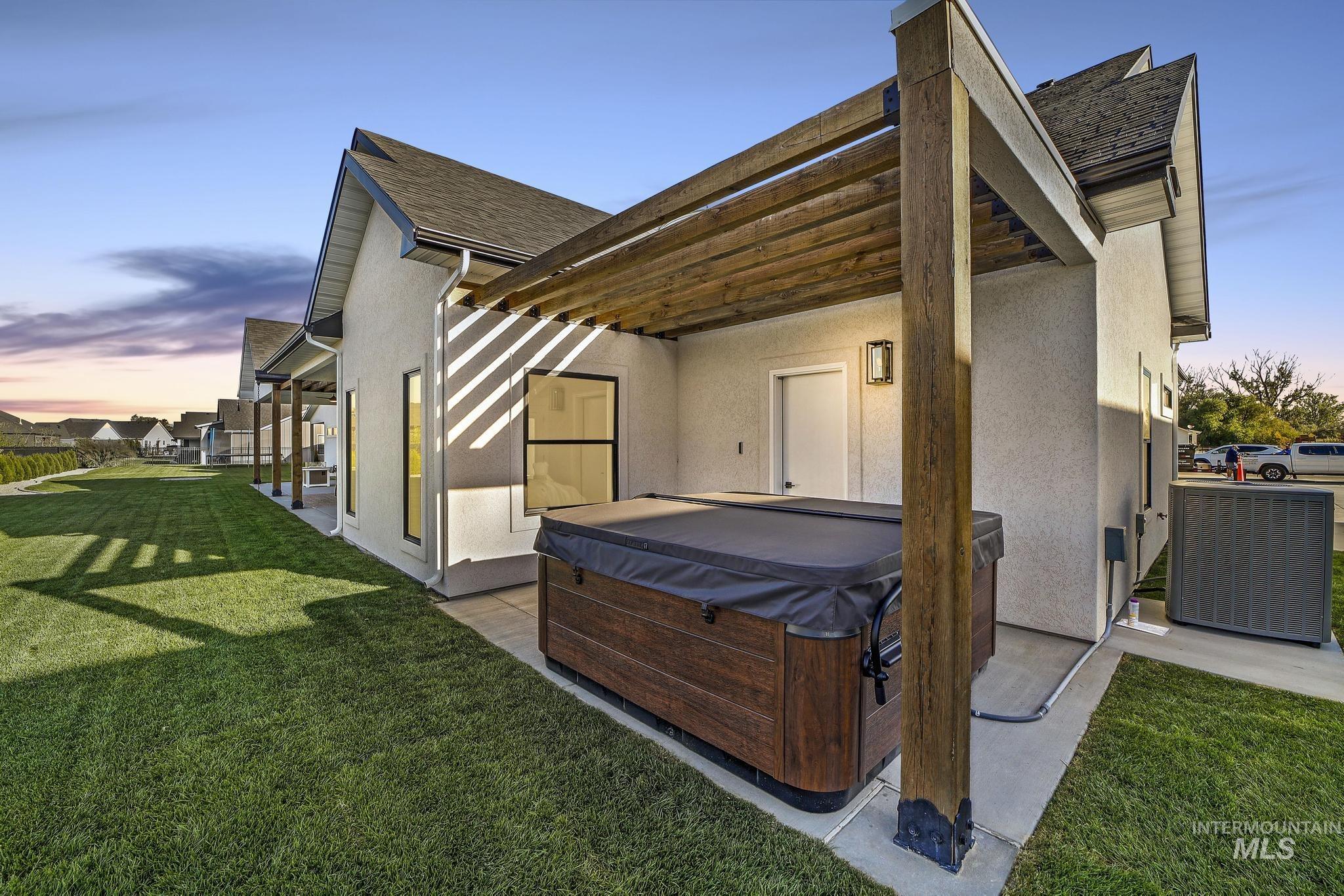 1580 Clear Creek Loop, Twin Falls, Idaho 83301, 3 Bedrooms, 2.5 Bathrooms, Residential For Sale, Price $938,000,MLS 98961202