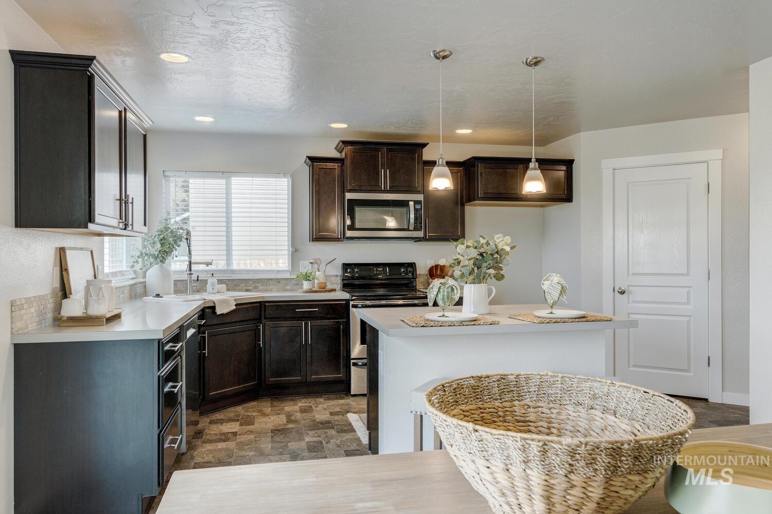 3545 S. Fork Ave., Nampa, Idaho 83686, 4 Bedrooms, 2.5 Bathrooms, Residential For Sale, Price $434,990,MLS 98961219