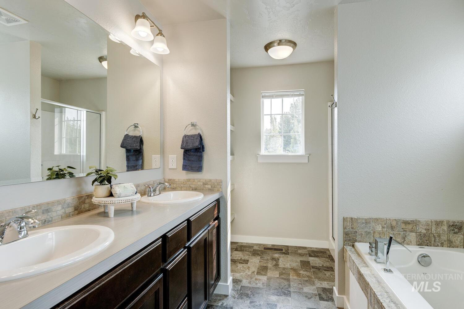 3545 S. Fork Ave., Nampa, Idaho 83686, 4 Bedrooms, 2.5 Bathrooms, Residential For Sale, Price $434,990,MLS 98961219