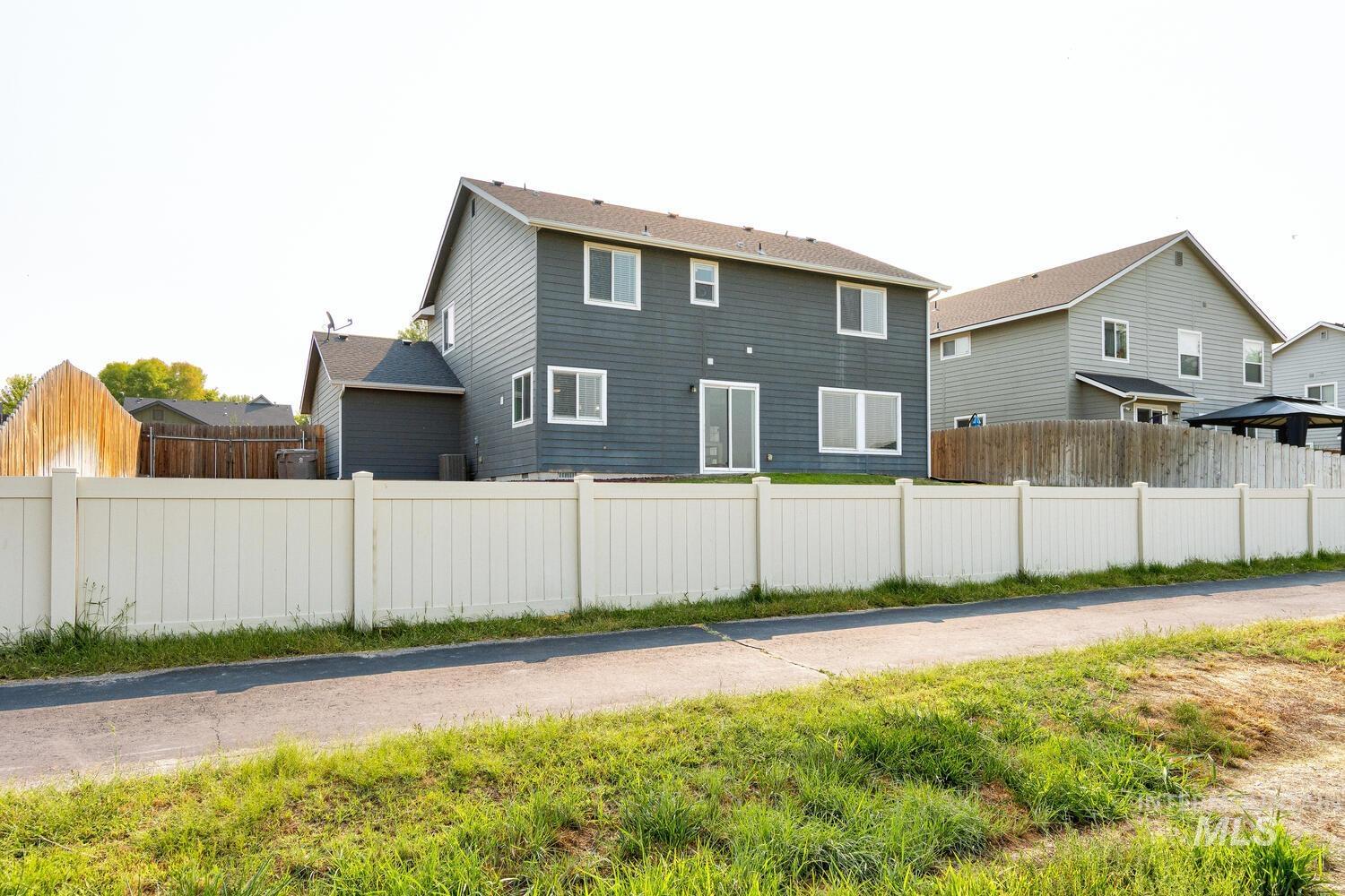 3545 S. Fork Ave., Nampa, Idaho 83686, 4 Bedrooms, 2.5 Bathrooms, Residential For Sale, Price $434,990,MLS 98961219