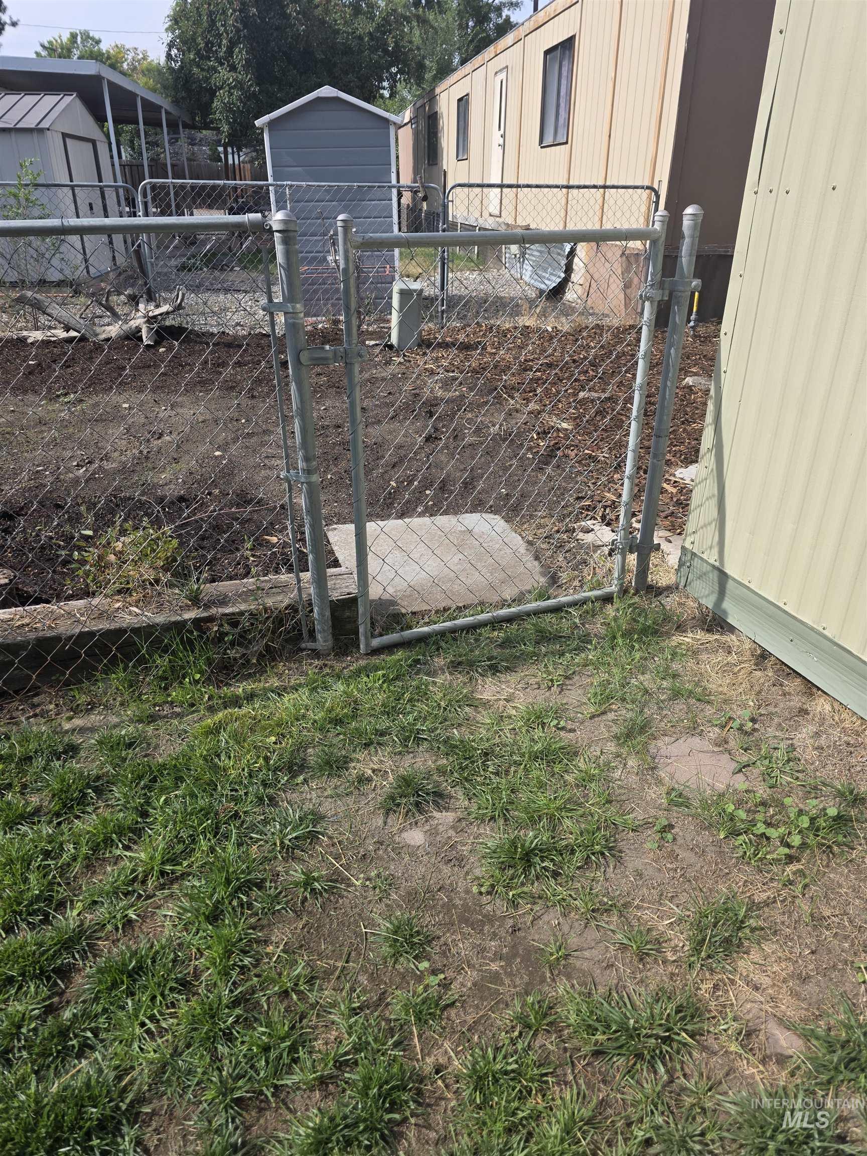 415 E 44th St, Garden City, Idaho 83714, 3 Bedrooms, 1 Bathroom, Residential For Sale, Price $55,000,MLS 98961233