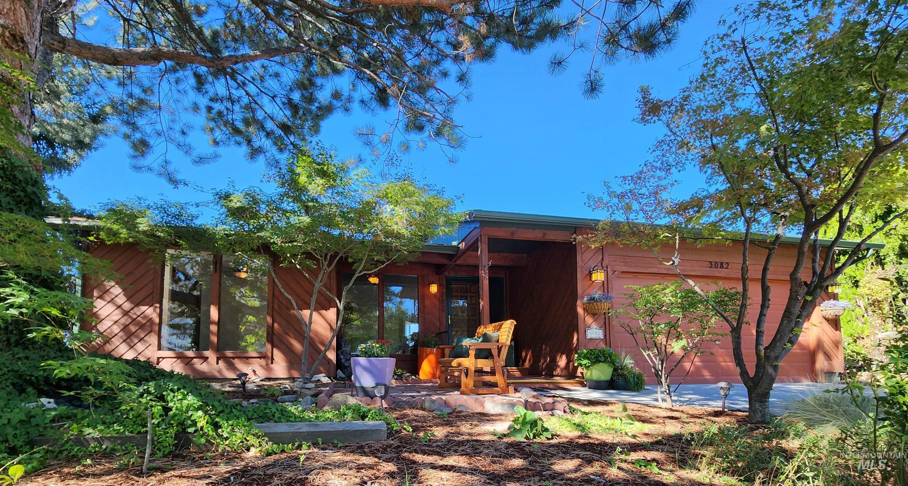 3082 E Sweetwater Dr, Boise, Idaho 83716, 5 Bedrooms, 2 Bathrooms, Residential For Sale, Price $664,000,MLS 98961284