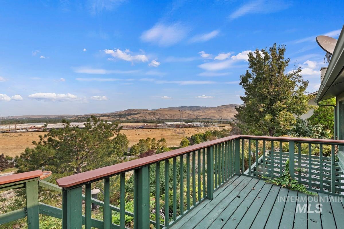 3082 E Sweetwater Dr, Boise, Idaho 83716, 5 Bedrooms, 2 Bathrooms, Residential For Sale, Price $664,000,MLS 98961284