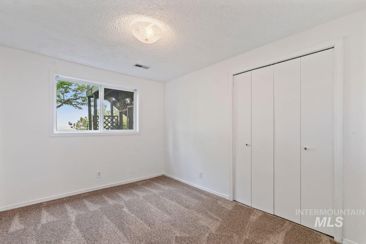 3082 E Sweetwater Dr, Boise, Idaho 83716, 5 Bedrooms, 2 Bathrooms, Residential For Sale, Price $664,000,MLS 98961284