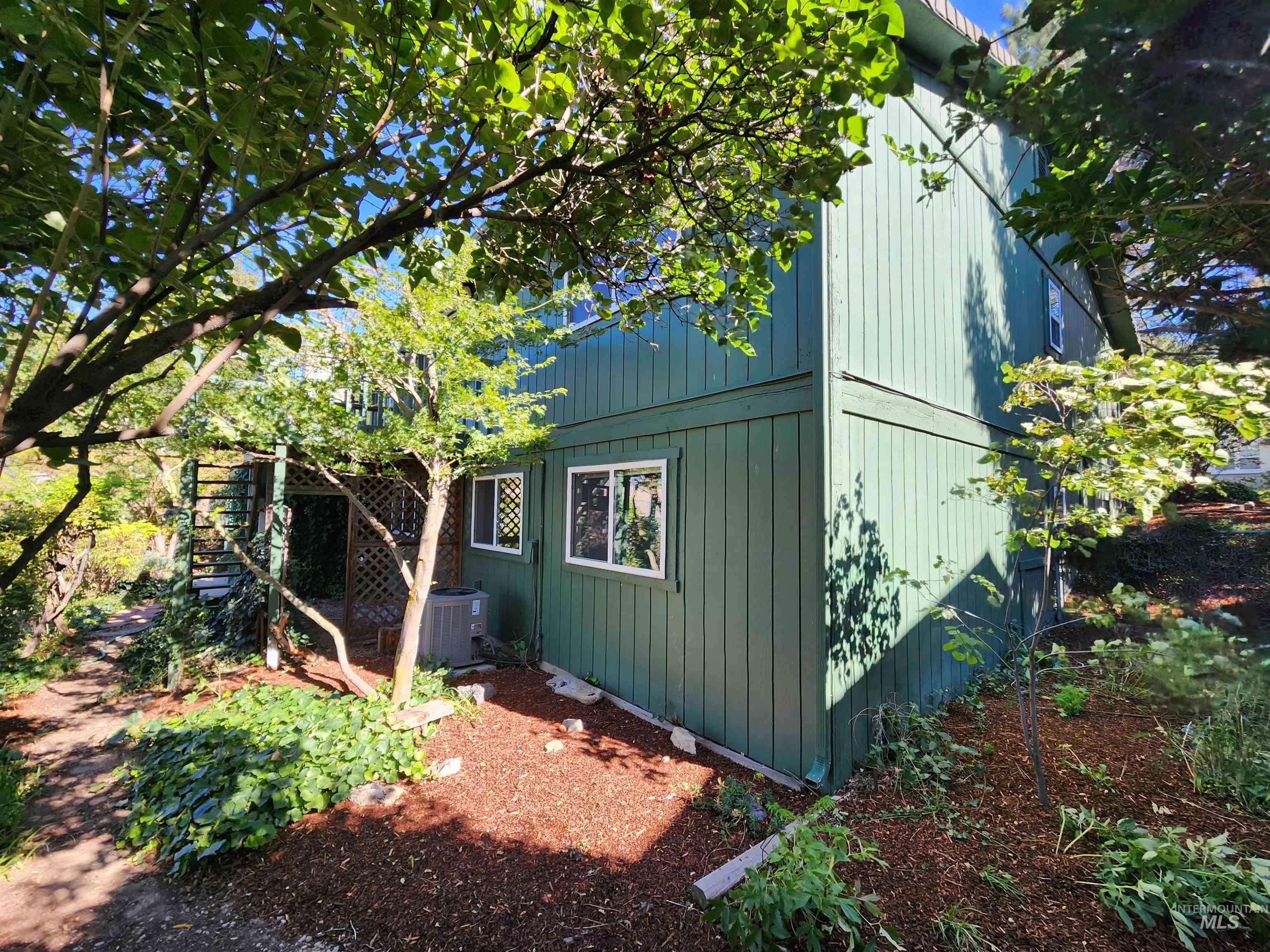 3082 E Sweetwater Dr, Boise, Idaho 83716, 5 Bedrooms, 2 Bathrooms, Residential For Sale, Price $664,000,MLS 98961284