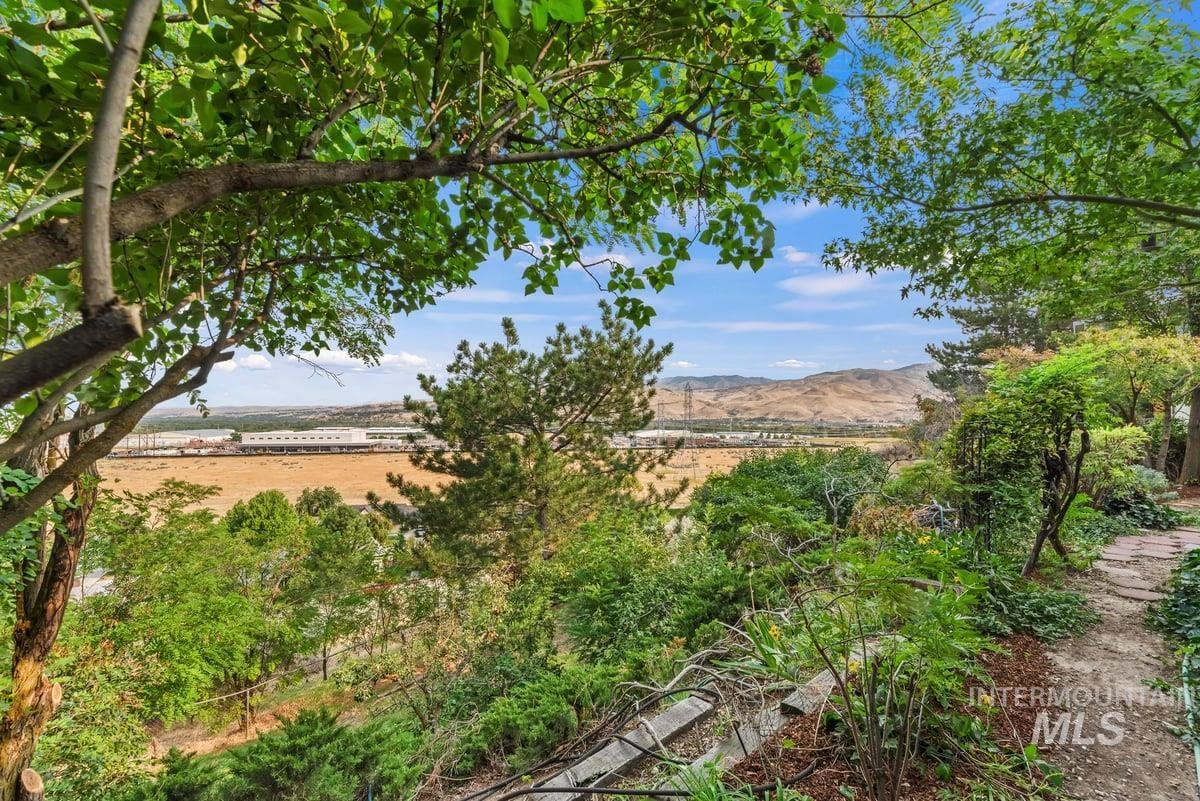 3082 E Sweetwater Dr, Boise, Idaho 83716, 5 Bedrooms, 2 Bathrooms, Residential For Sale, Price $664,000,MLS 98961284