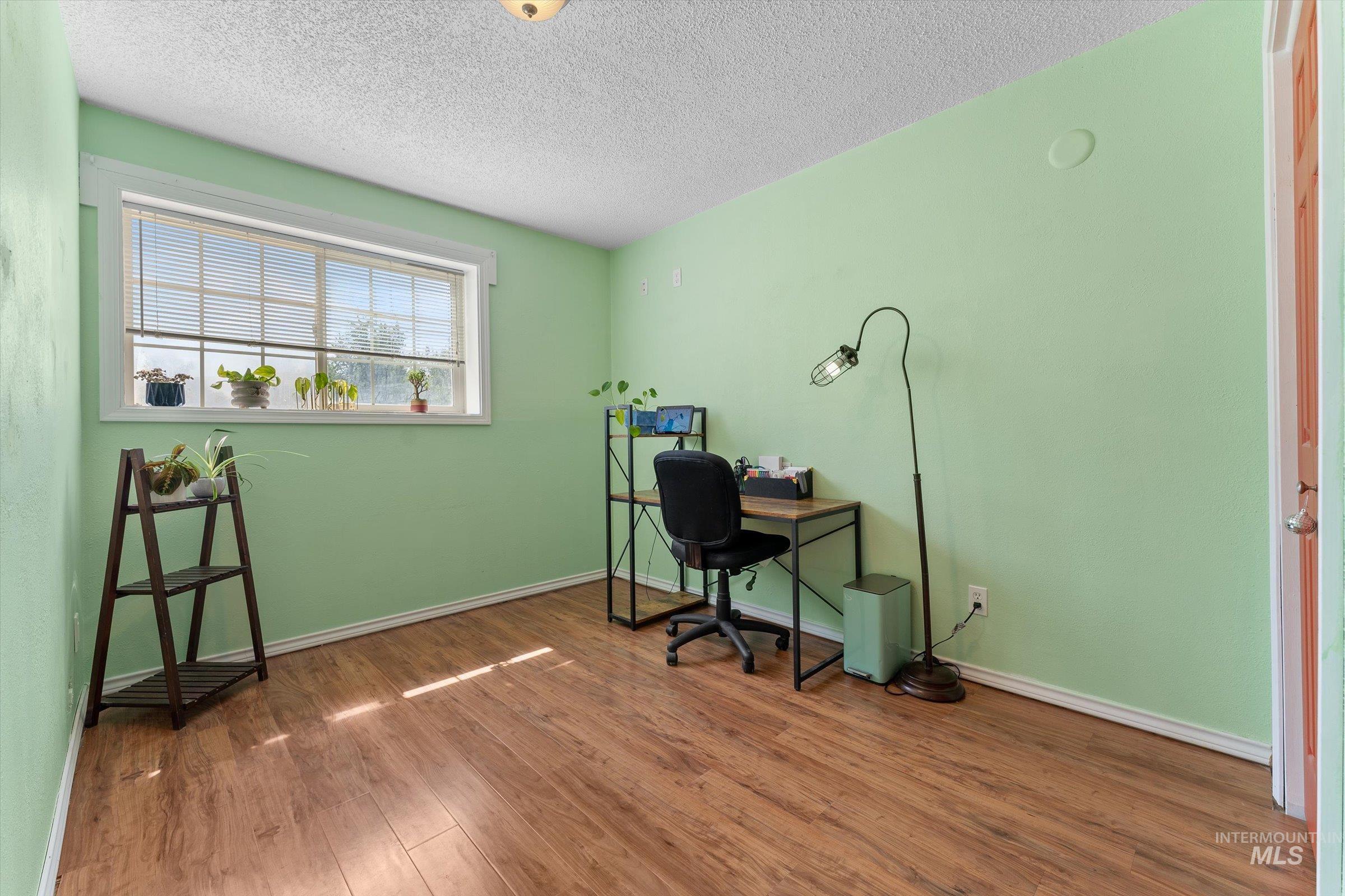 115 NW Wilson Circle, Mountain Home, Idaho 83647, 4 Bedrooms, 2 Bathrooms, Residential For Sale, Price $345,000,MLS 98961297