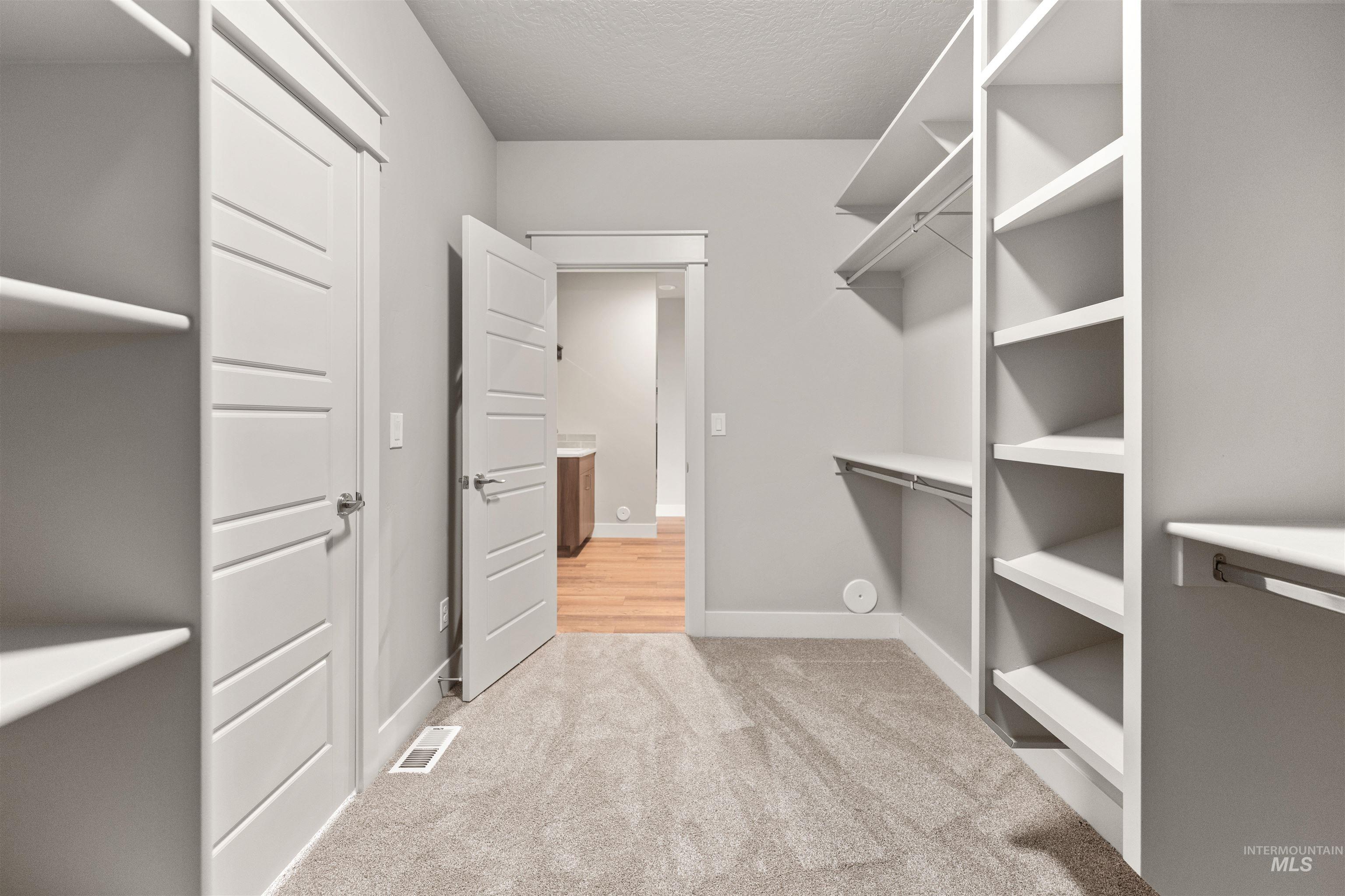 4424 E Wingate Ct, Nampa, Idaho 83687, 5 Bedrooms, 3 Bathrooms, Residential For Sale, Price $565,000,MLS 98961341