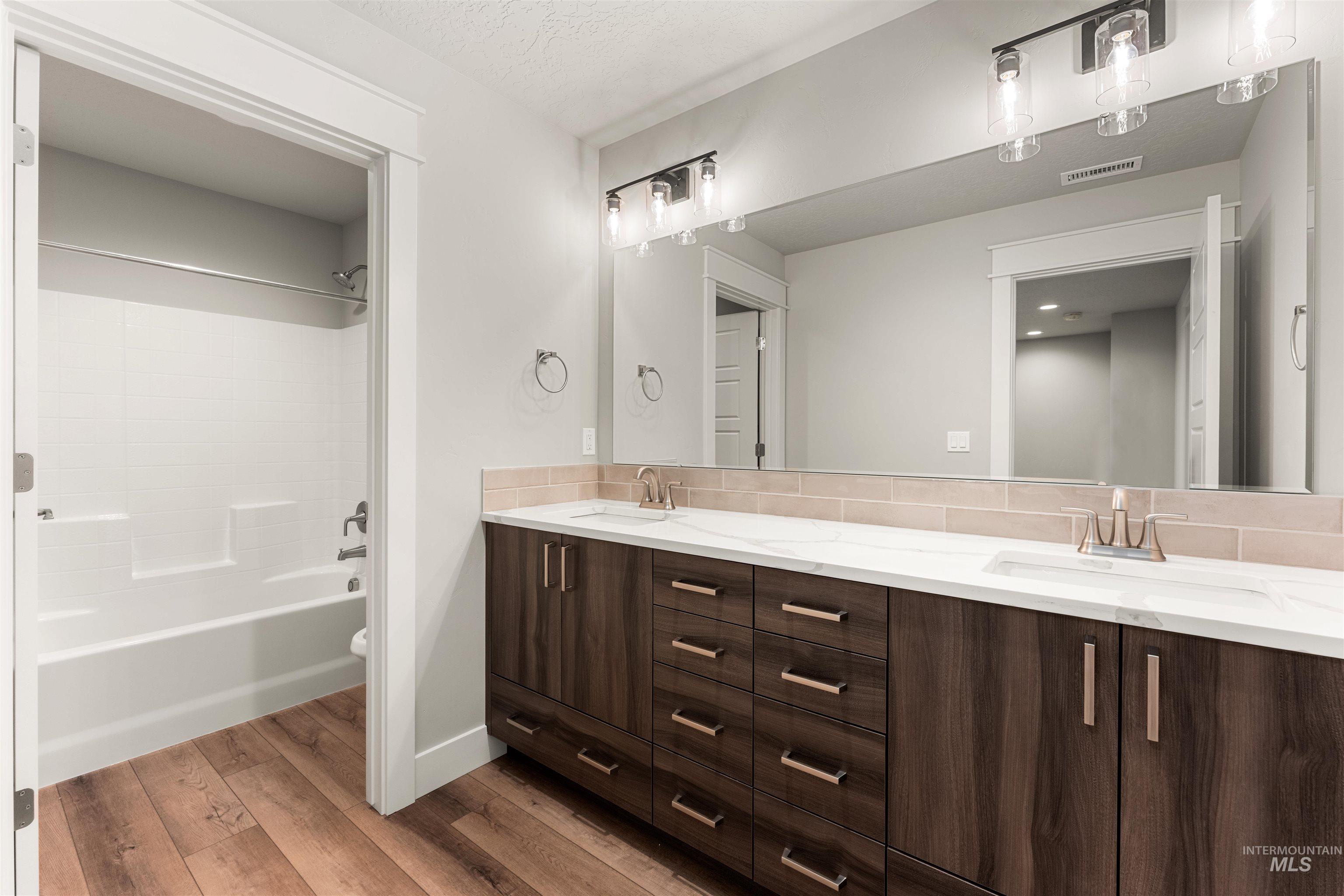 4424 E Wingate Ct, Nampa, Idaho 83687, 5 Bedrooms, 3 Bathrooms, Residential For Sale, Price $565,000,MLS 98961341