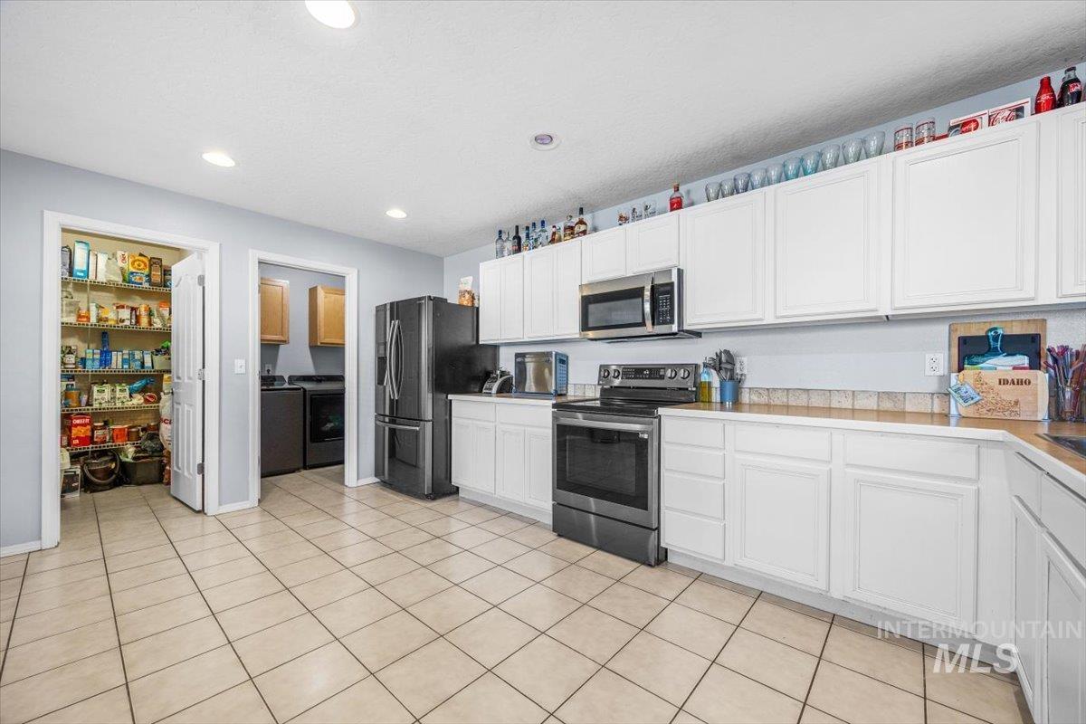 208 Parkland Way, Caldwell, Idaho 83605, 4 Bedrooms, 2.5 Bathrooms, Residential For Sale, Price $399,900,MLS 98961349