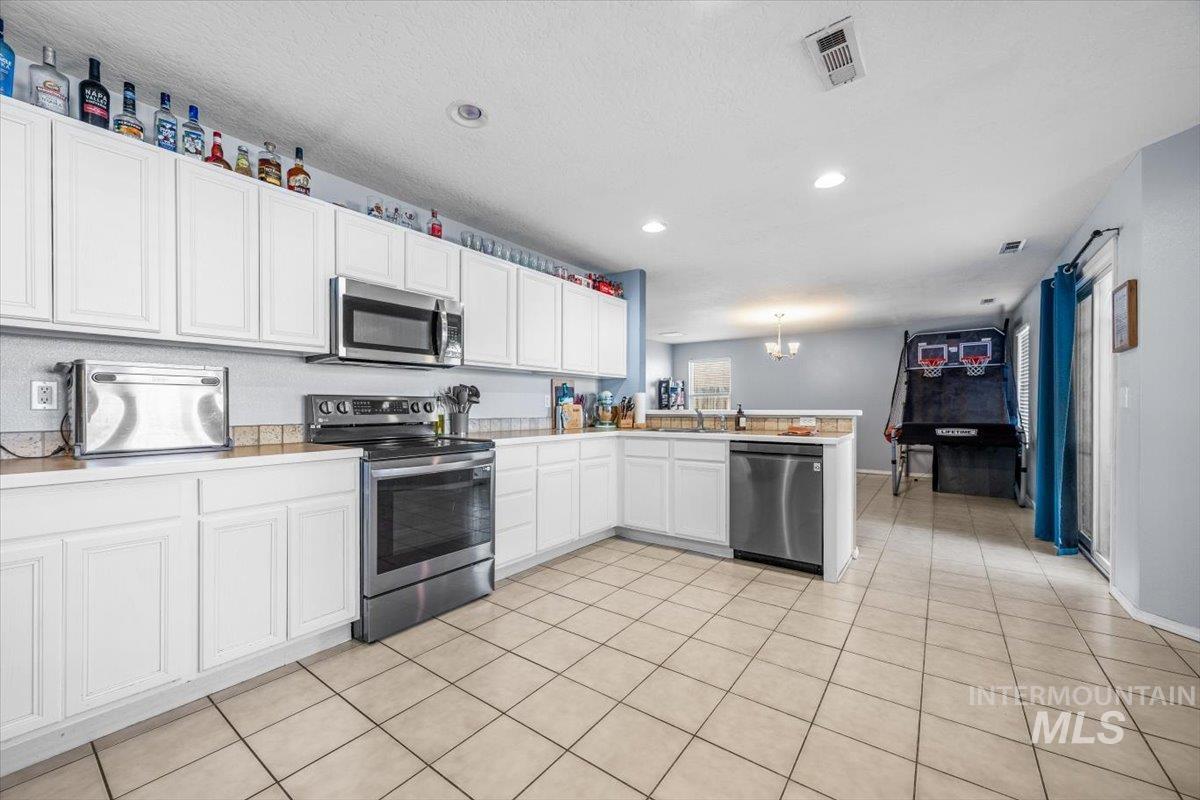 208 Parkland Way, Caldwell, Idaho 83605, 4 Bedrooms, 2.5 Bathrooms, Residential For Sale, Price $399,900,MLS 98961349