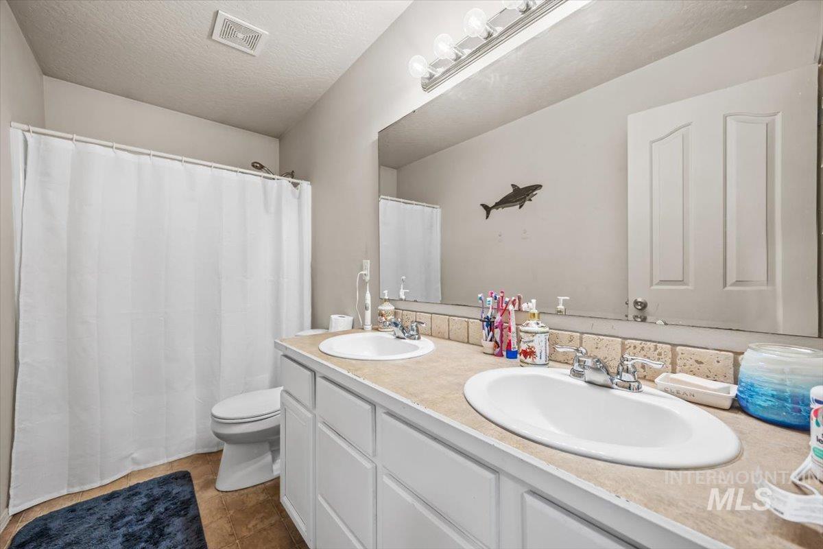 208 Parkland Way, Caldwell, Idaho 83605, 4 Bedrooms, 2.5 Bathrooms, Residential For Sale, Price $399,900,MLS 98961349