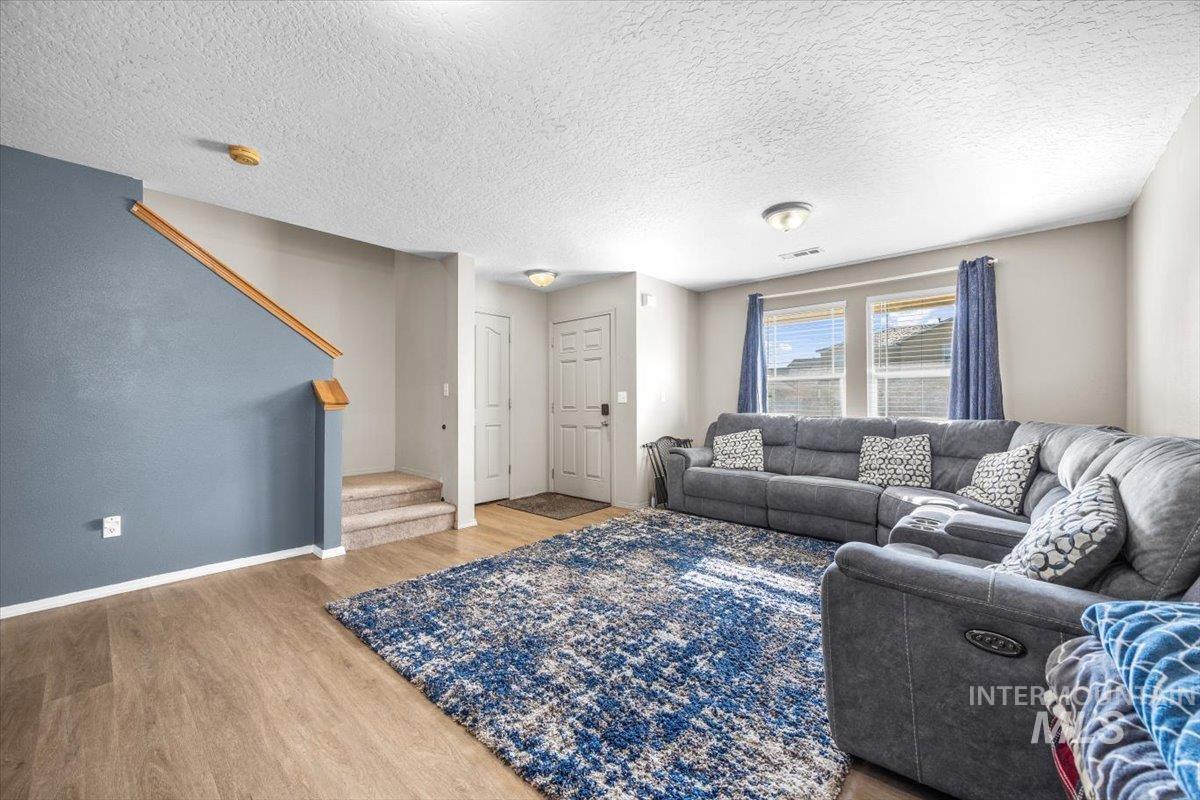 208 Parkland Way, Caldwell, Idaho 83605, 4 Bedrooms, 2.5 Bathrooms, Residential For Sale, Price $399,900,MLS 98961349