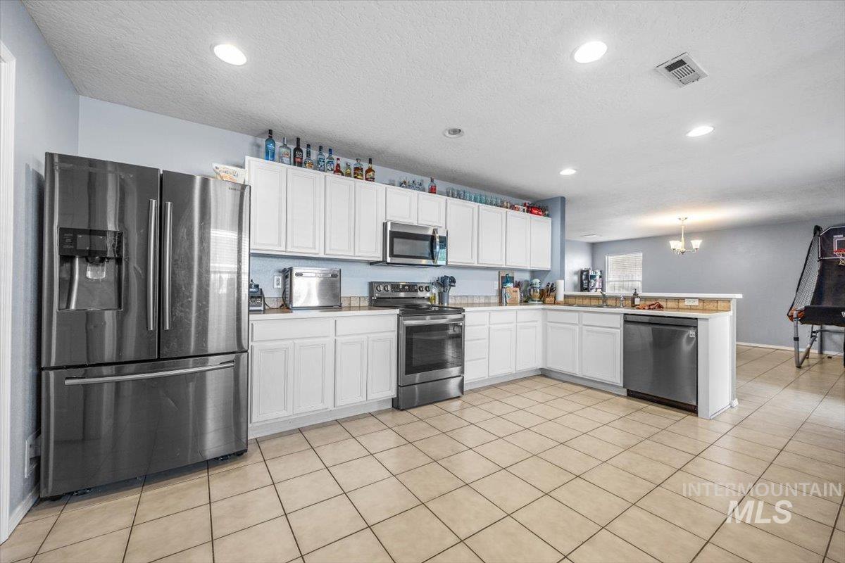 208 Parkland Way, Caldwell, Idaho 83605, 4 Bedrooms, 2.5 Bathrooms, Residential For Sale, Price $399,900,MLS 98961349