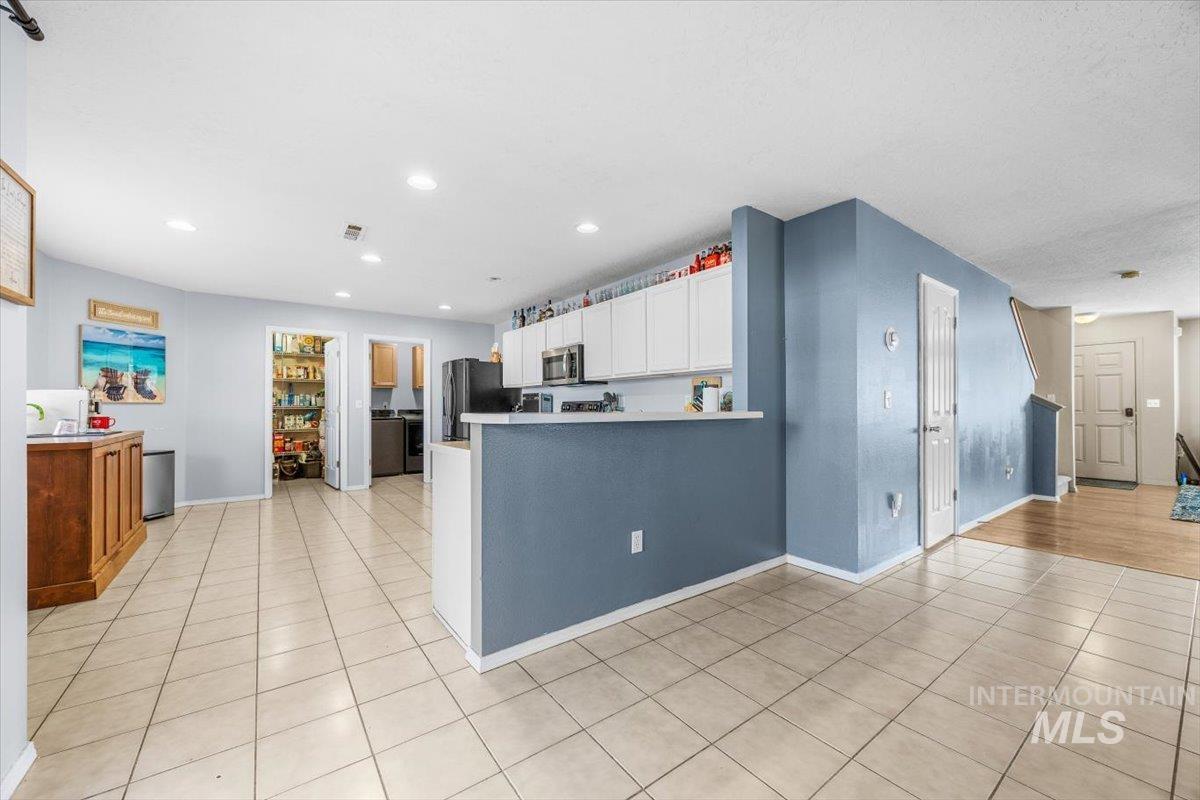 208 Parkland Way, Caldwell, Idaho 83605, 4 Bedrooms, 2.5 Bathrooms, Residential For Sale, Price $399,900,MLS 98961349