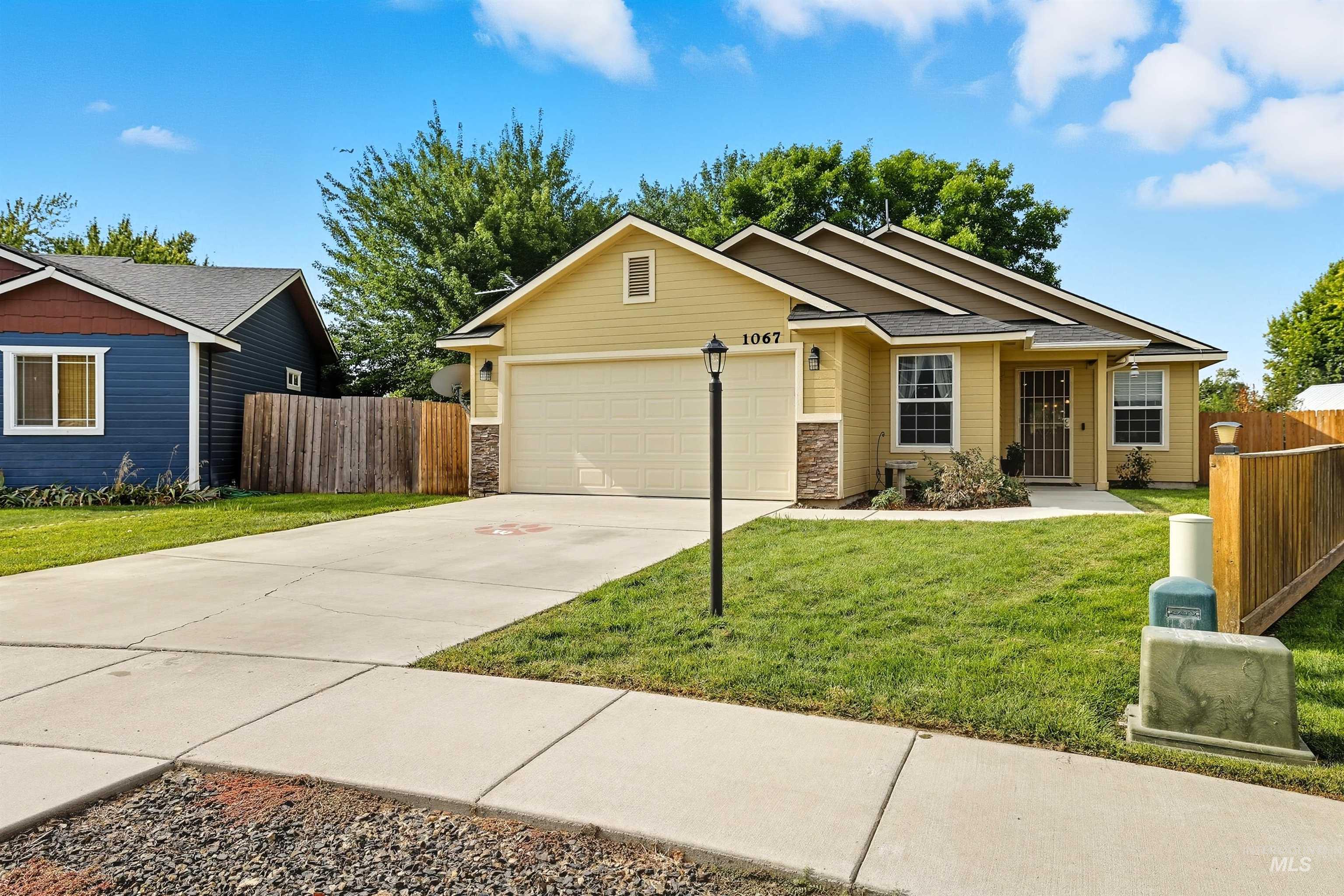 1067 W Butterfield Ave, Weiser, Idaho 83672-4701, 3 Bedrooms, 2 Bathrooms, Residential For Sale, Price $339,477,MLS 98961369