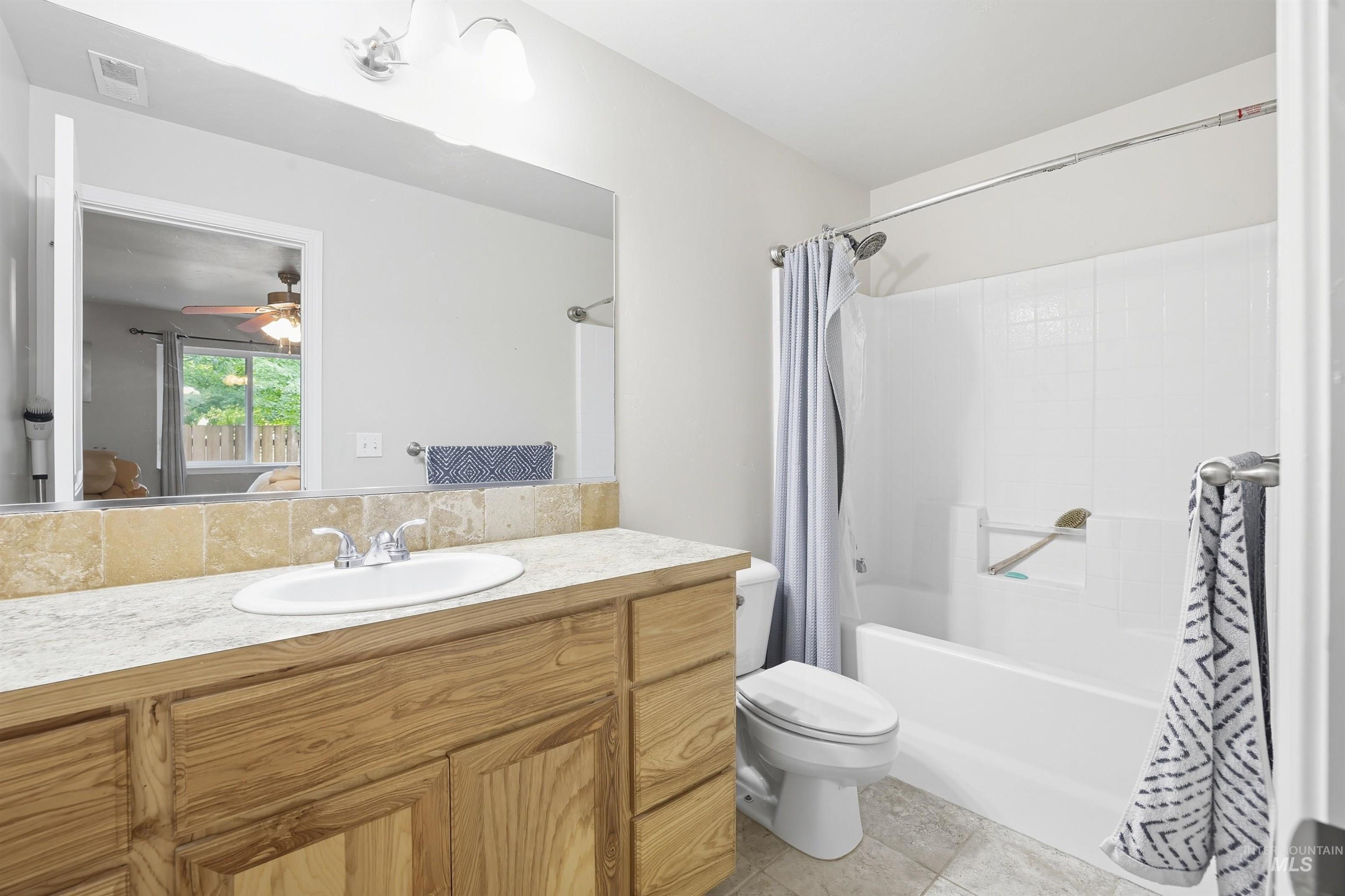 1067 W Butterfield Ave, Weiser, Idaho 83672-4701, 3 Bedrooms, 2 Bathrooms, Residential For Sale, Price $339,477,MLS 98961369