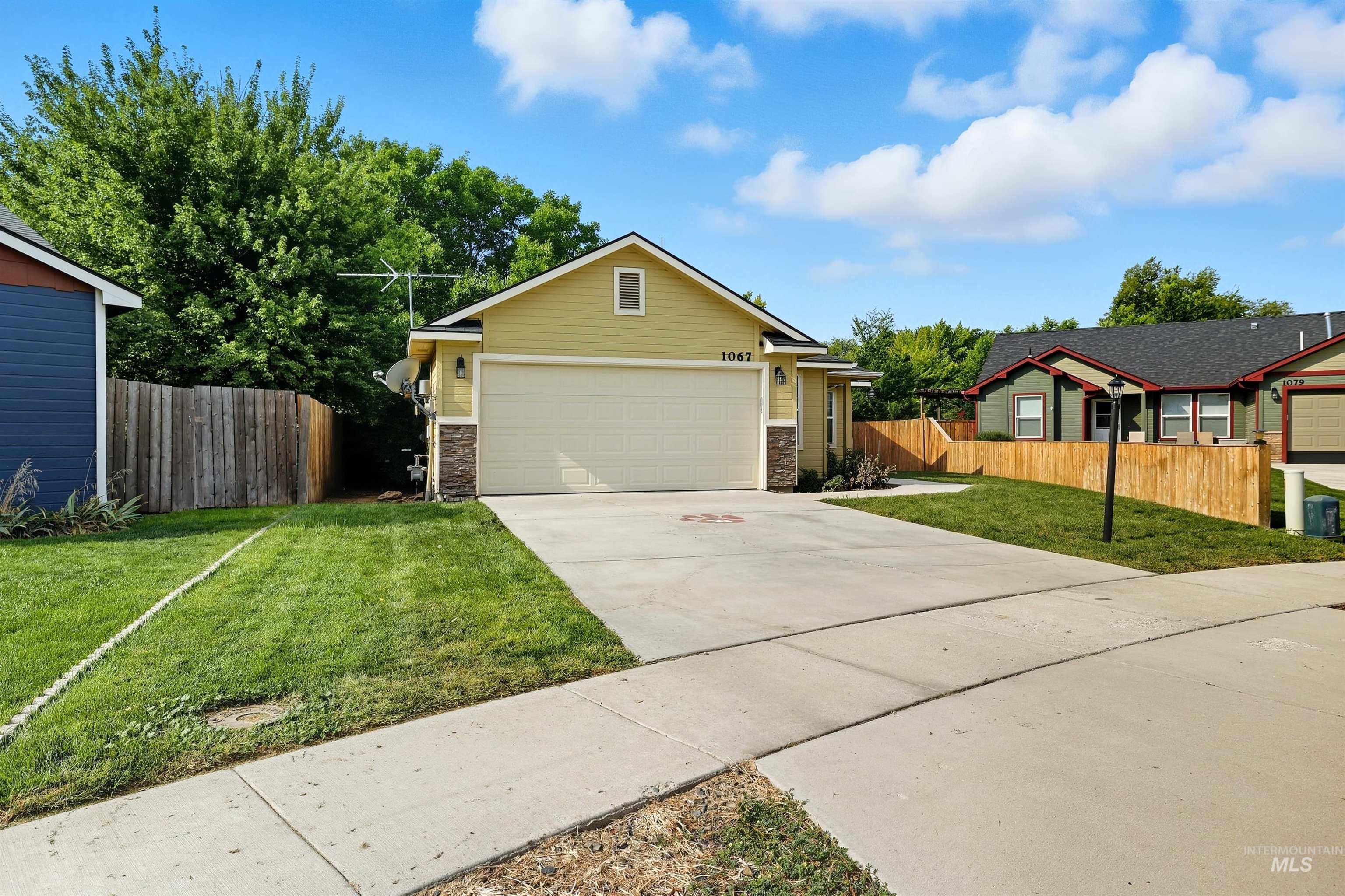 1067 W Butterfield Ave, Weiser, Idaho 83672-4701, 3 Bedrooms, 2 Bathrooms, Residential For Sale, Price $339,477,MLS 98961369