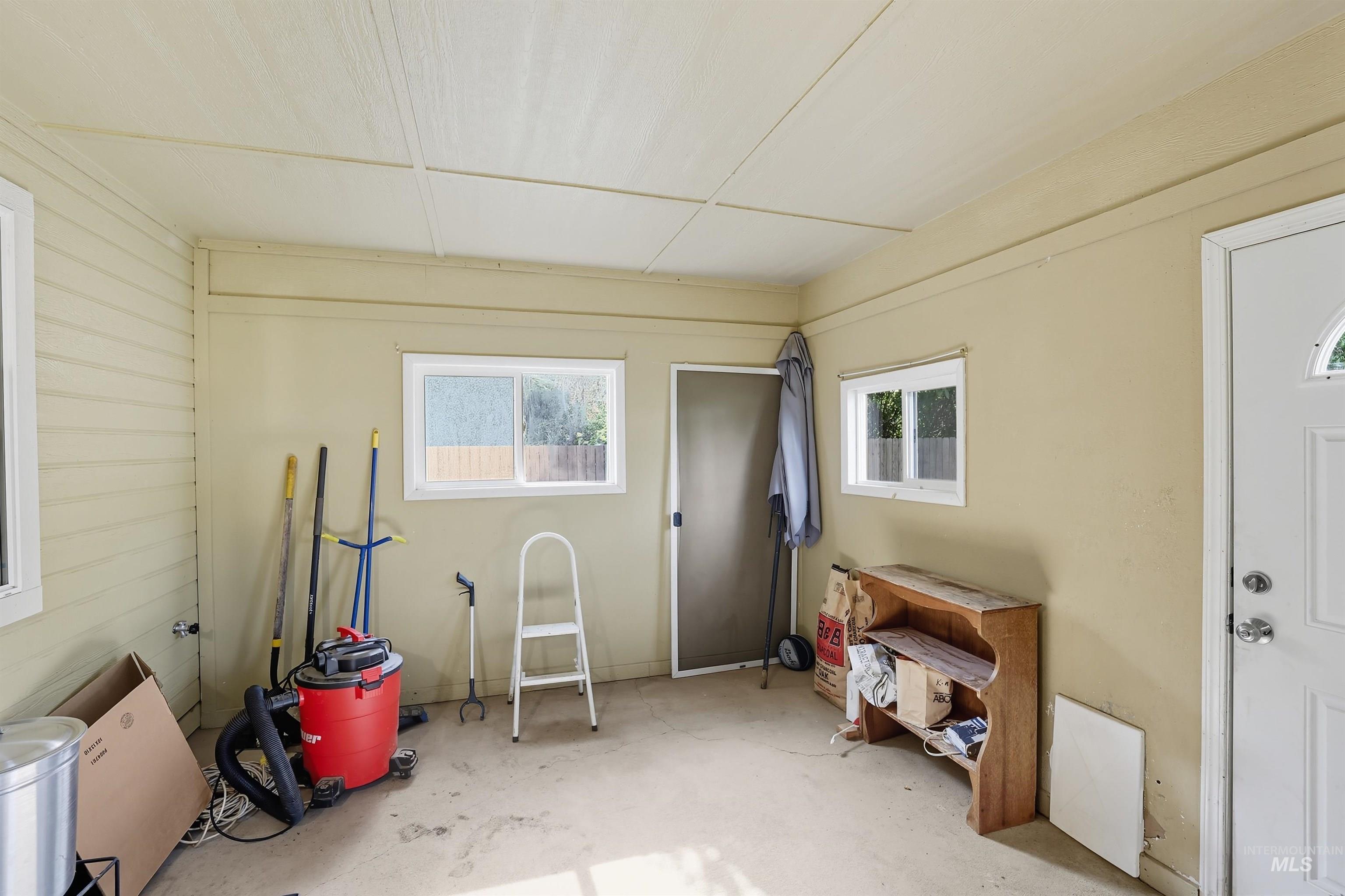 1067 W Butterfield Ave, Weiser, Idaho 83672-4701, 3 Bedrooms, 2 Bathrooms, Residential For Sale, Price $339,477,MLS 98961369