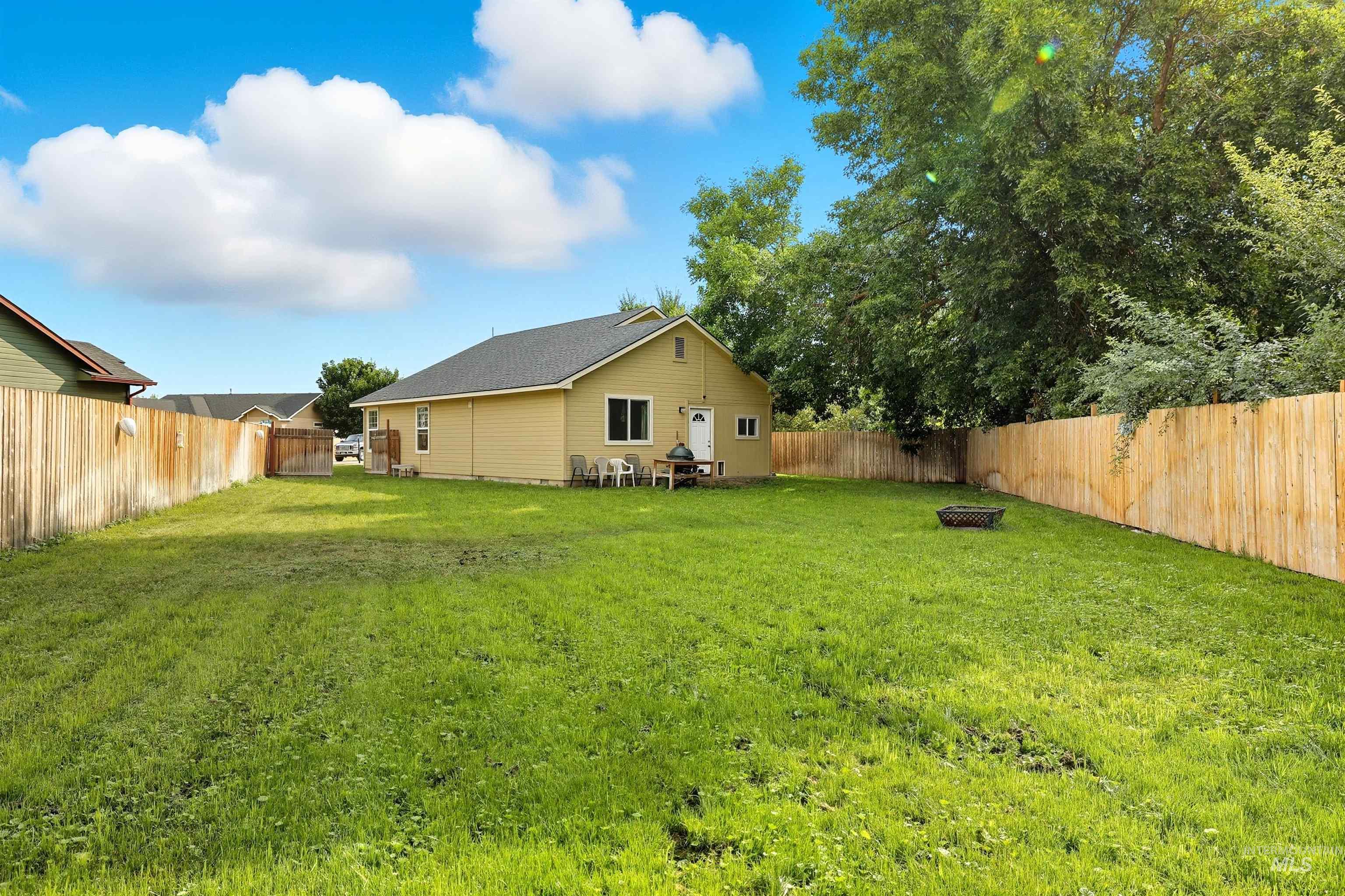 1067 W Butterfield Ave, Weiser, Idaho 83672-4701, 3 Bedrooms, 2 Bathrooms, Residential For Sale, Price $339,477,MLS 98961369