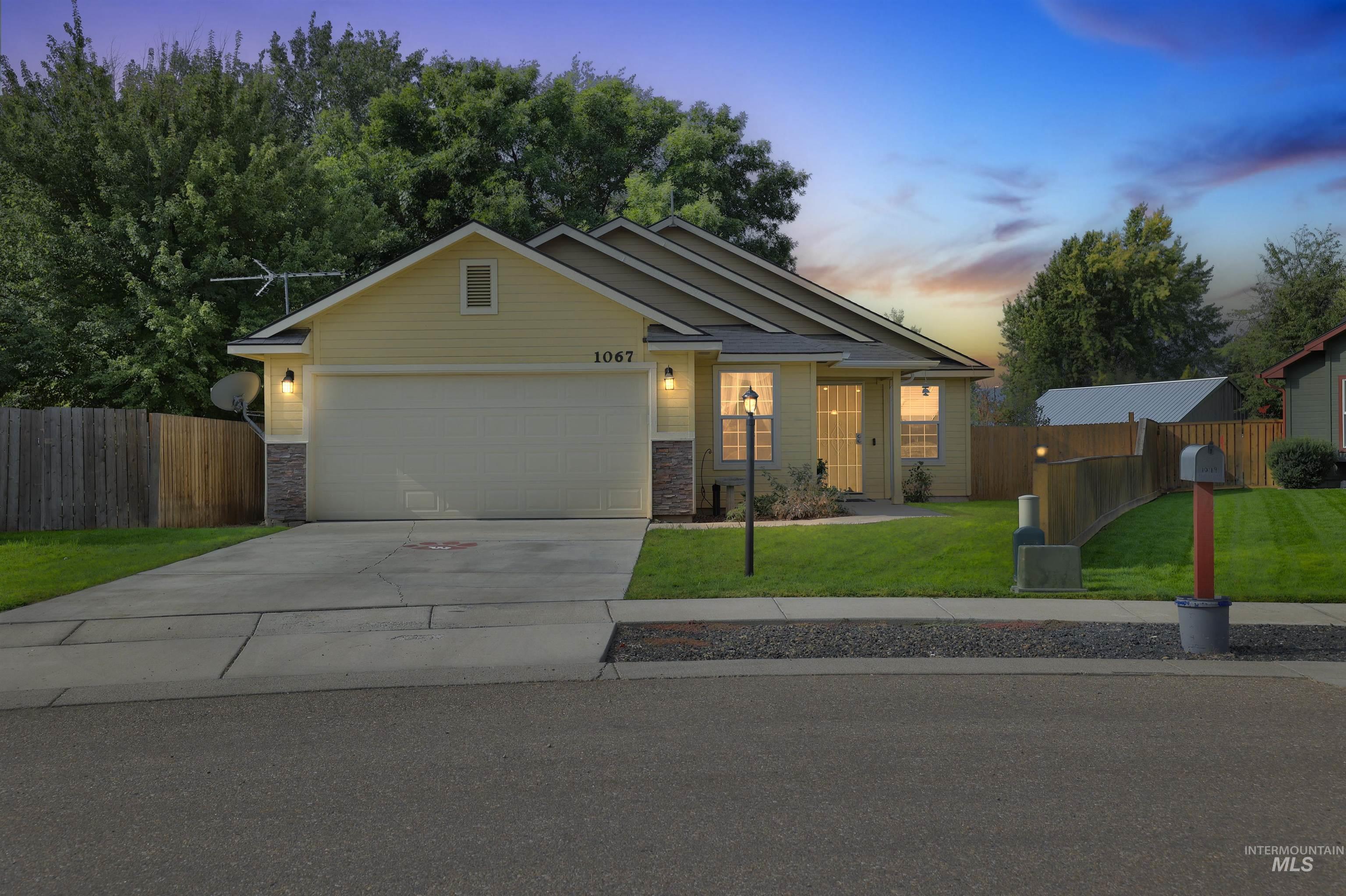 1067 W Butterfield Ave, Weiser, Idaho 83672-4701, 3 Bedrooms, 2 Bathrooms, Residential For Sale, Price $339,477,MLS 98961369