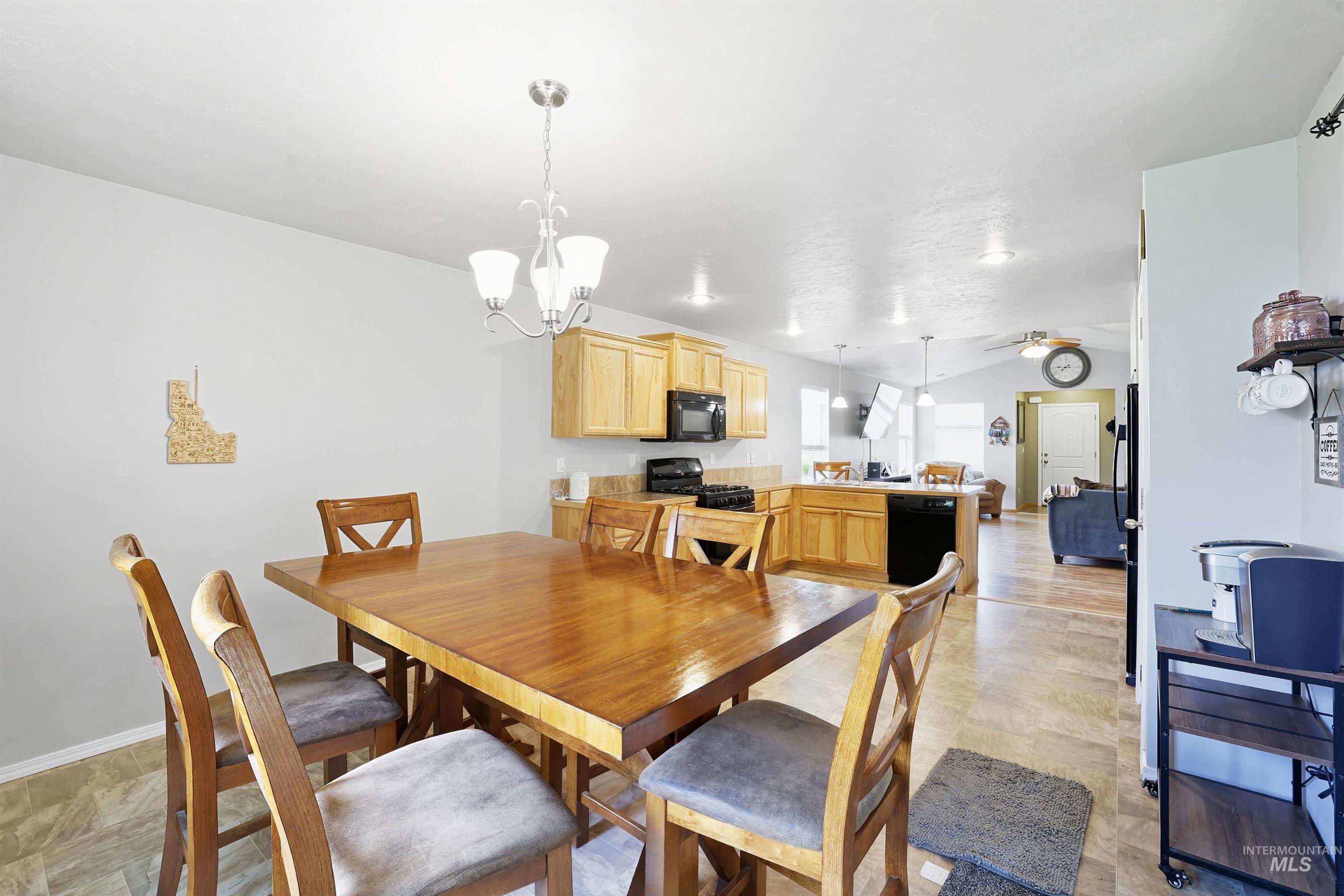 1067 W Butterfield Ave, Weiser, Idaho 83672-4701, 3 Bedrooms, 2 Bathrooms, Residential For Sale, Price $339,477,MLS 98961369