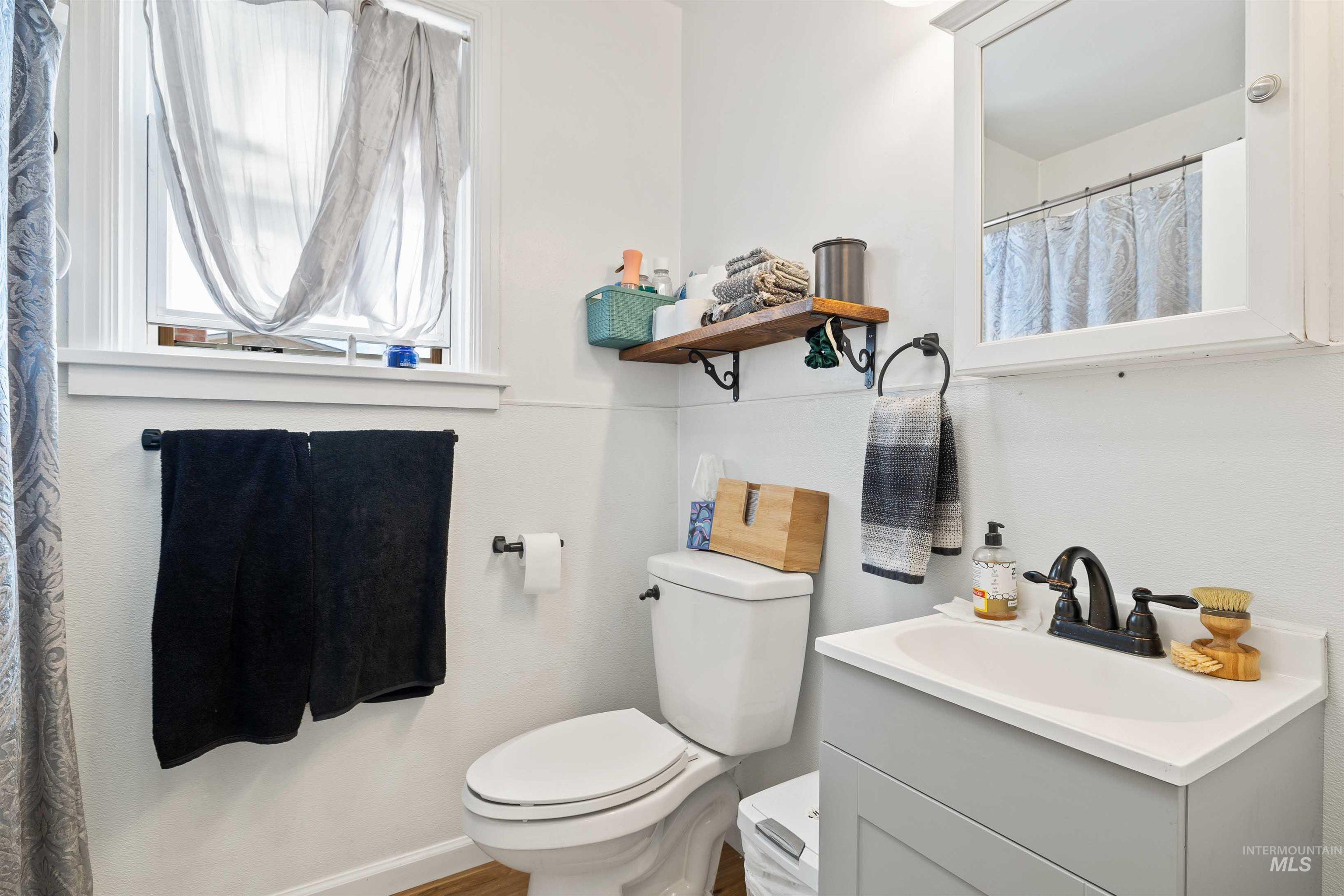 817 Union Avenue, Filer, Idaho 83301, 3 Bedrooms, 1 Bathroom, Residential For Sale, Price $310,000,MLS 98961391