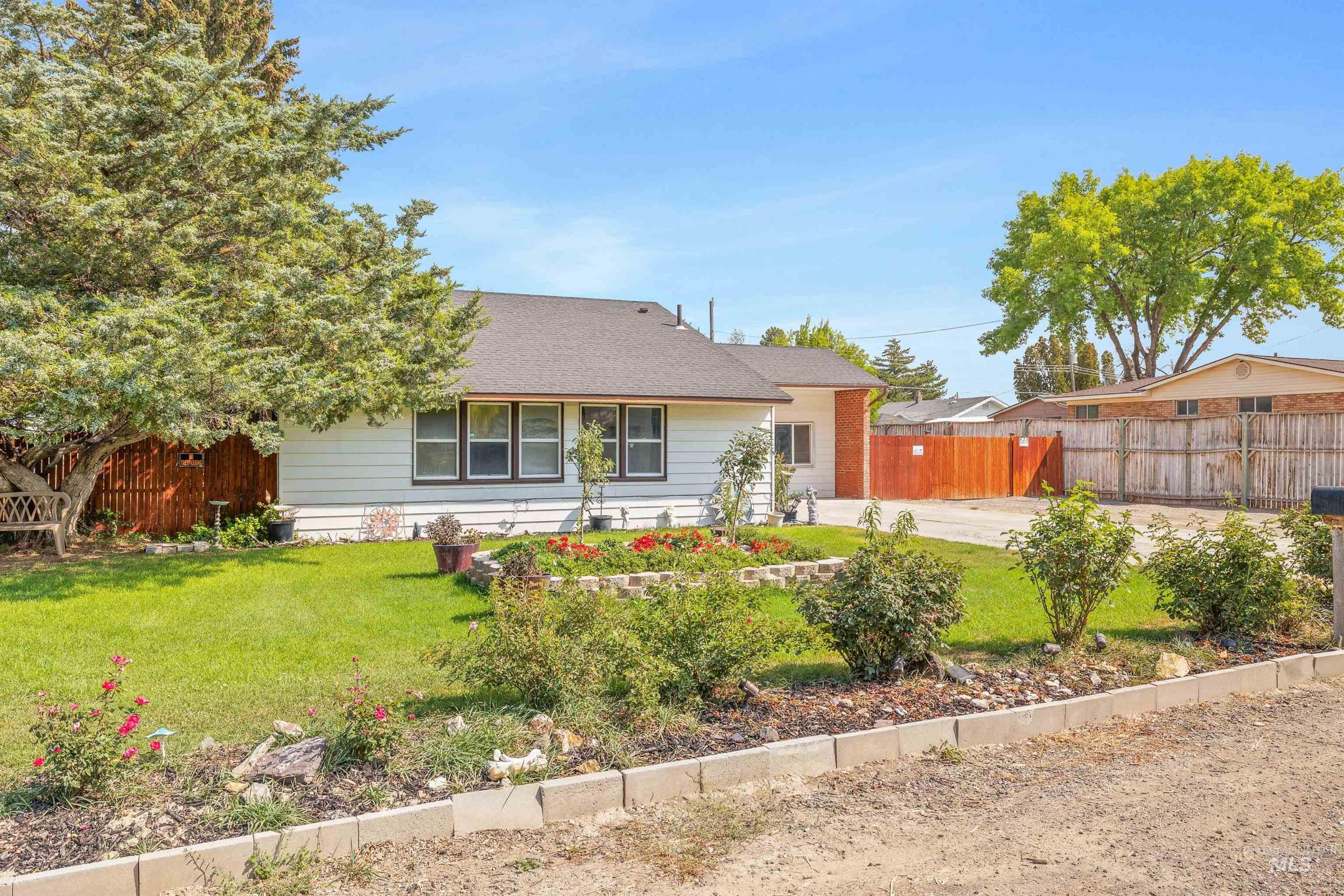 817 Union Avenue, Filer, Idaho 83301, 3 Bedrooms, 1 Bathroom, Residential For Sale, Price $310,000,MLS 98961391