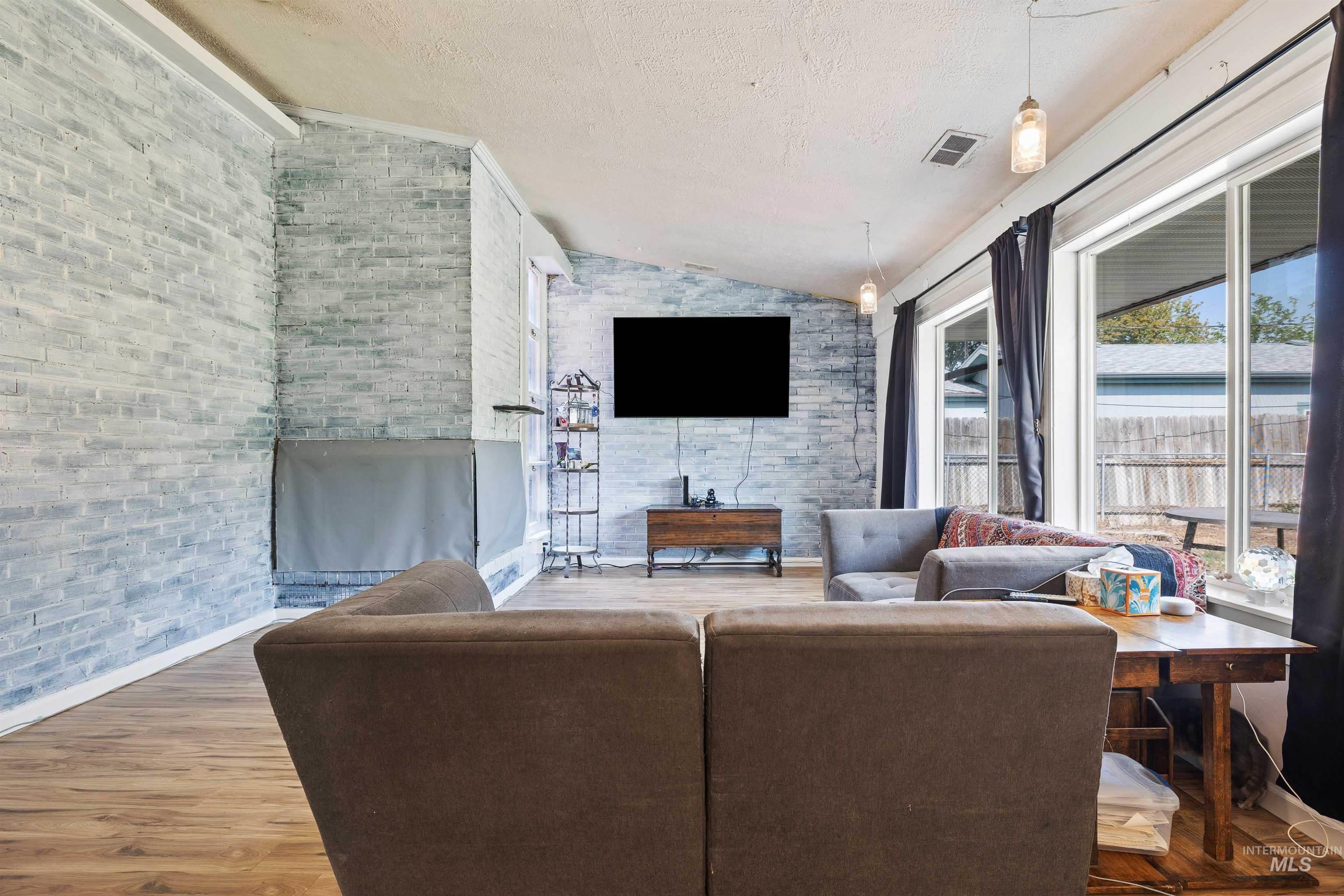 817 Union Avenue, Filer, Idaho 83301, 3 Bedrooms, 1 Bathroom, Residential For Sale, Price $310,000,MLS 98961391