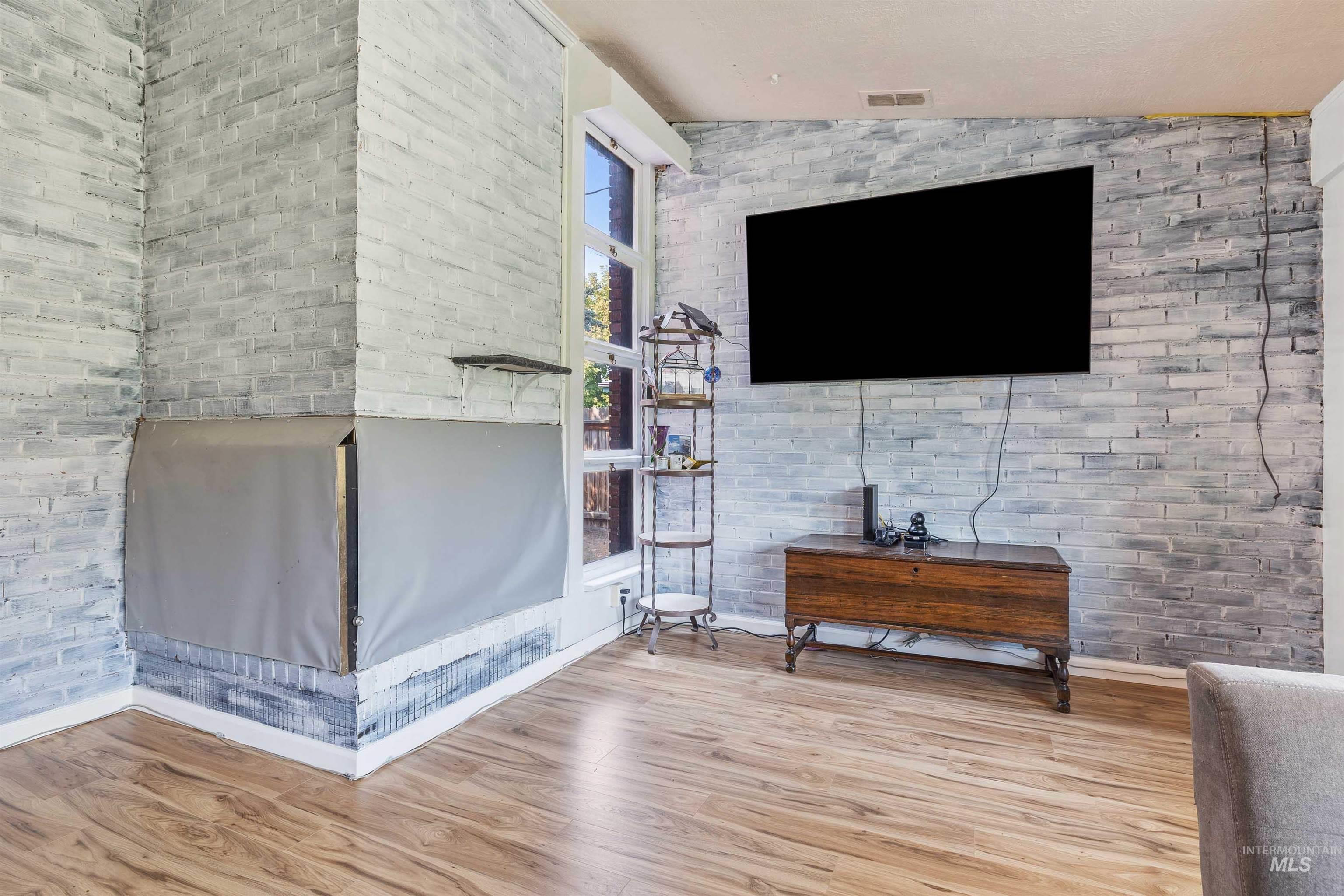 817 Union Avenue, Filer, Idaho 83301, 3 Bedrooms, 1 Bathroom, Residential For Sale, Price $310,000,MLS 98961391