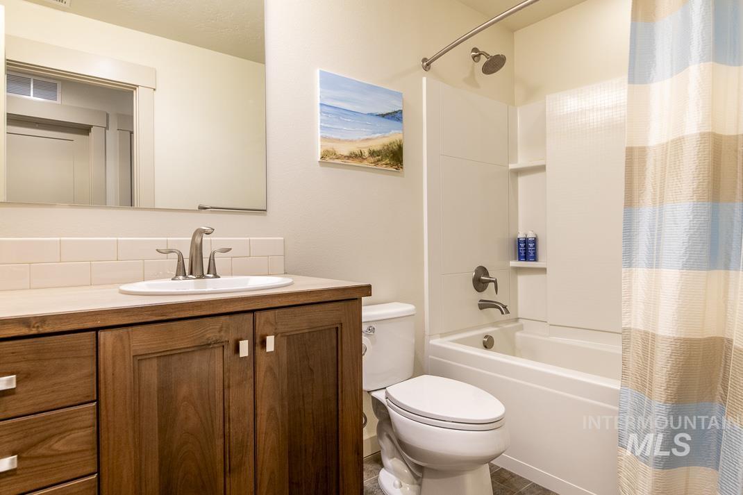 3235 E. Front Runner Lane, Boise, Idaho 83716, 3 Bedrooms, 2.5 Bathrooms, Residential For Sale, Price $773,000,MLS 98961392