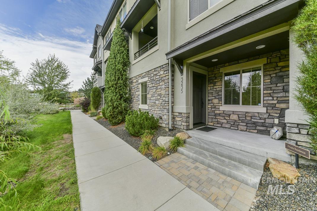 3235 E. Front Runner Lane, Boise, Idaho 83716, 3 Bedrooms, 2.5 Bathrooms, Residential For Sale, Price $773,000,MLS 98961392