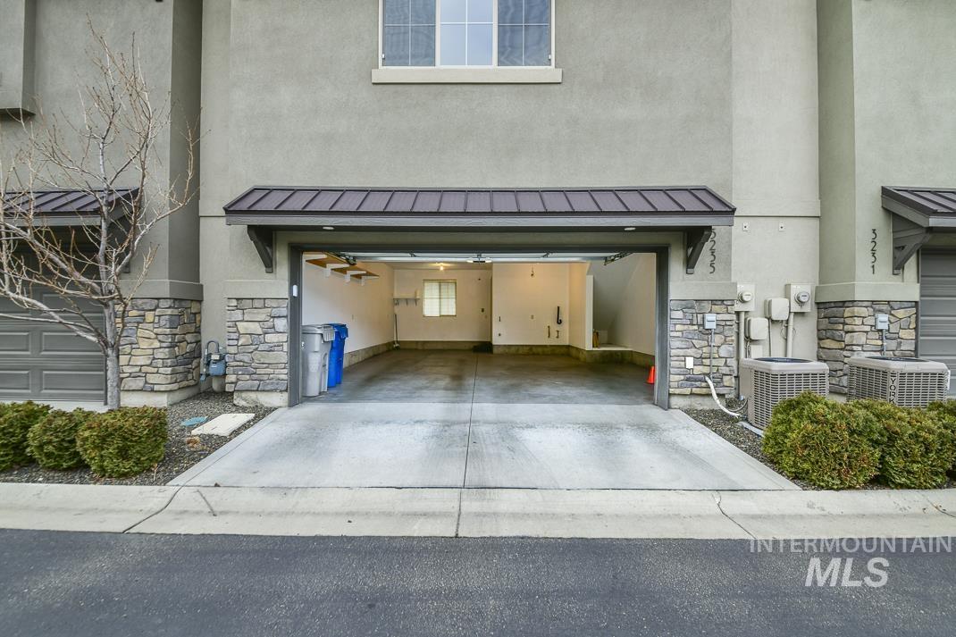 3235 E. Front Runner Lane, Boise, Idaho 83716, 3 Bedrooms, 2.5 Bathrooms, Residential For Sale, Price $773,000,MLS 98961392