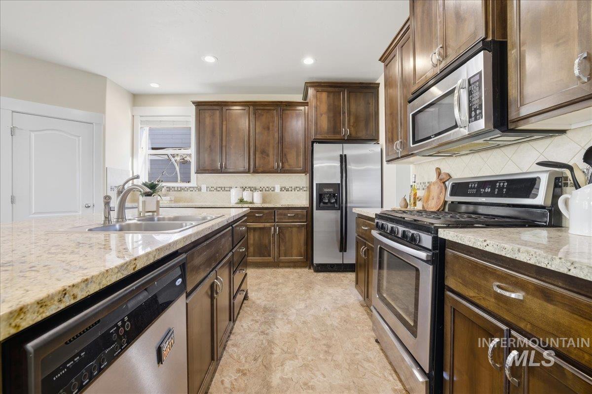 1254 La Reata Way, Middleton, Idaho 83644, 4 Bedrooms, 3.5 Bathrooms, Residential For Sale, Price $550,000,MLS 98961405