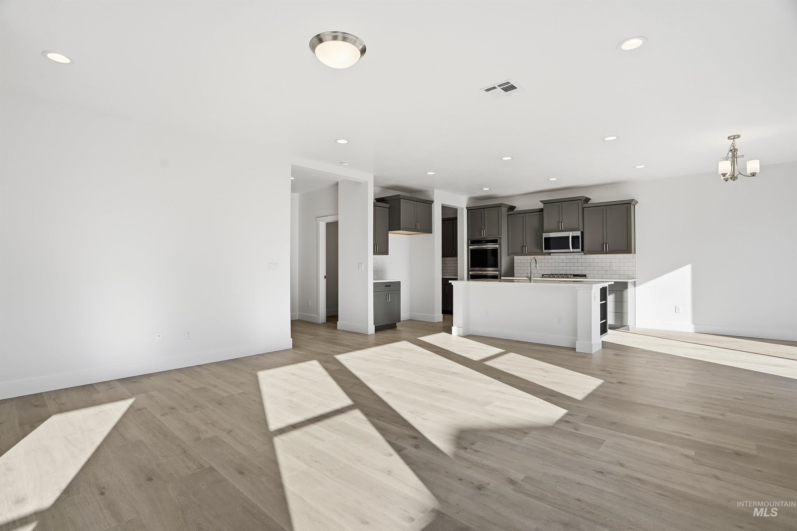 6167 W Parachute Dr., Meridian, Idaho 83646, 3 Bedrooms, 2.5 Bathrooms, Residential For Sale, Price $559,990,MLS 98961413