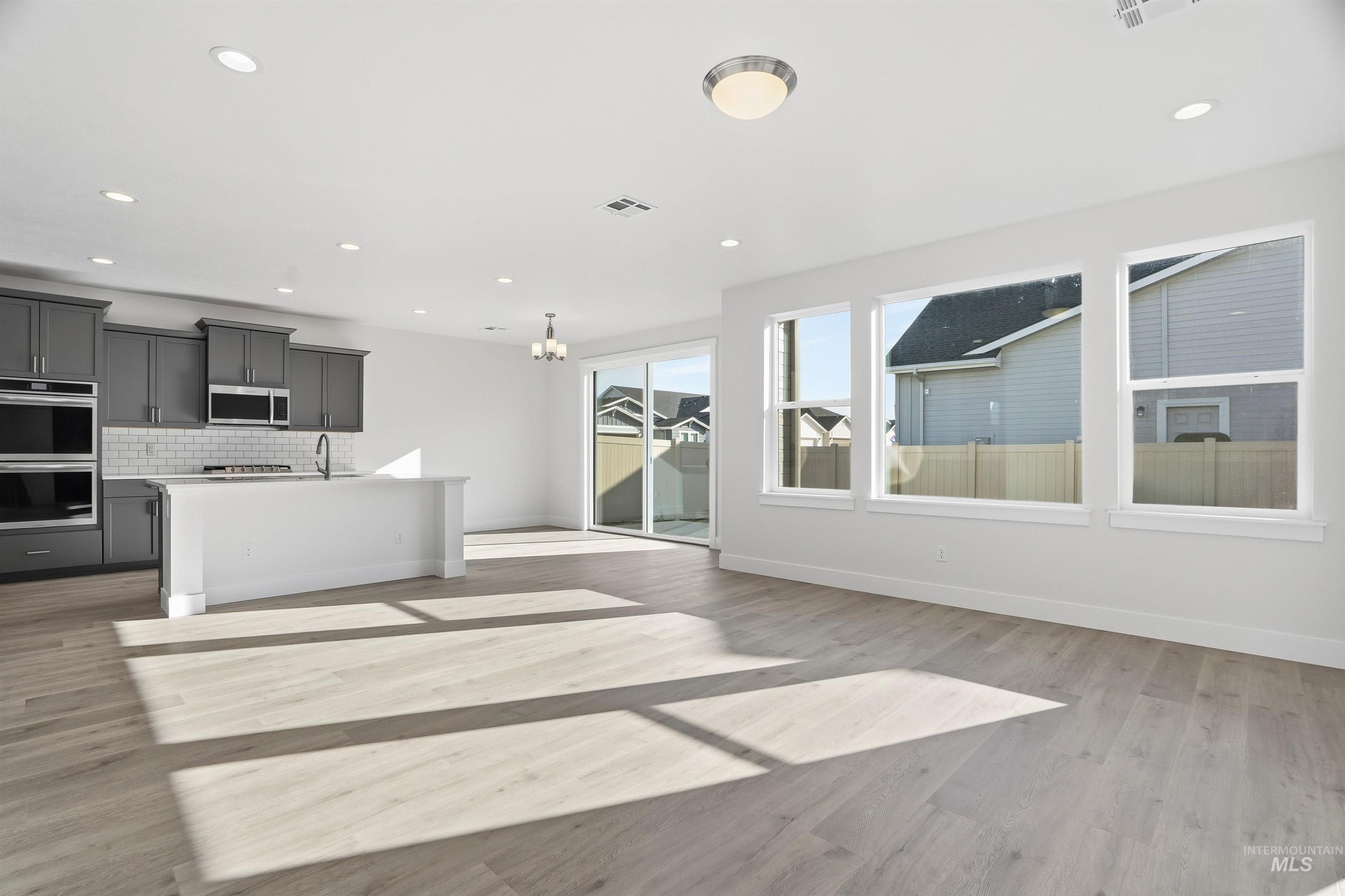 6167 W Parachute Dr., Meridian, Idaho 83646, 3 Bedrooms, 2.5 Bathrooms, Residential For Sale, Price $559,990,MLS 98961413