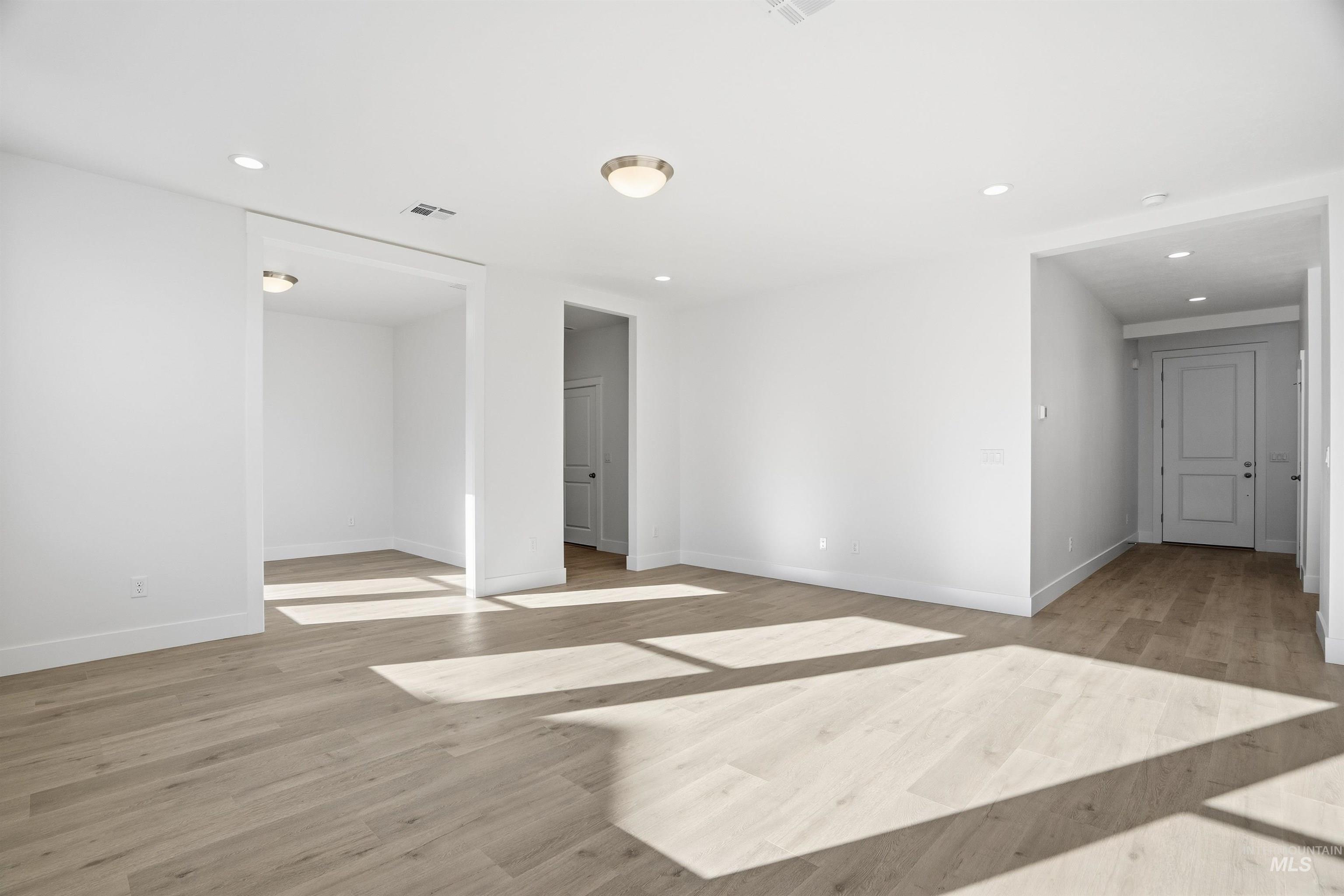 6167 W Parachute Dr., Meridian, Idaho 83646, 3 Bedrooms, 2.5 Bathrooms, Residential For Sale, Price $559,990,MLS 98961413