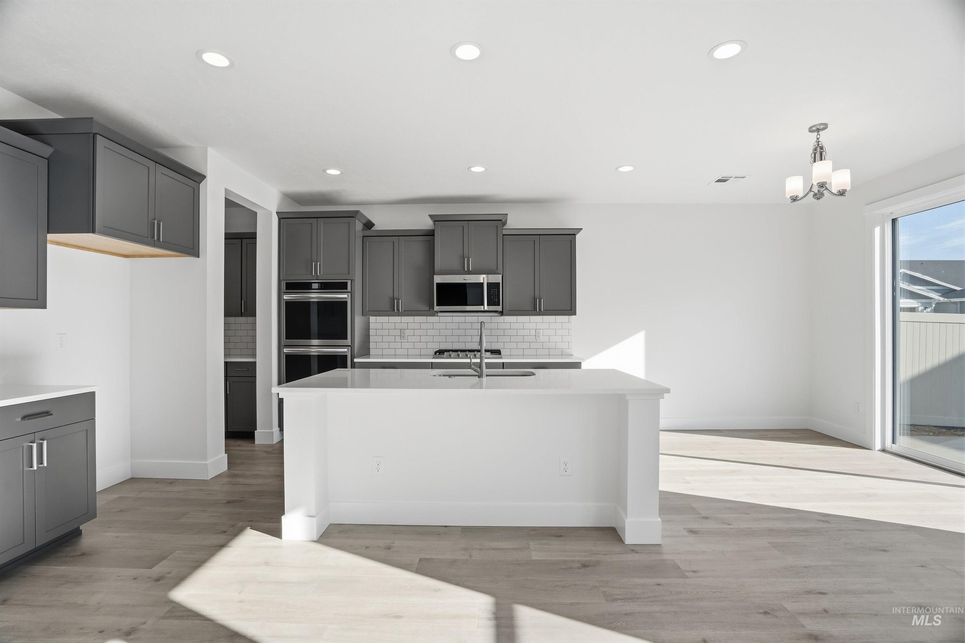 6167 W Parachute Dr., Meridian, Idaho 83646, 3 Bedrooms, 2.5 Bathrooms, Residential For Sale, Price $559,990,MLS 98961413