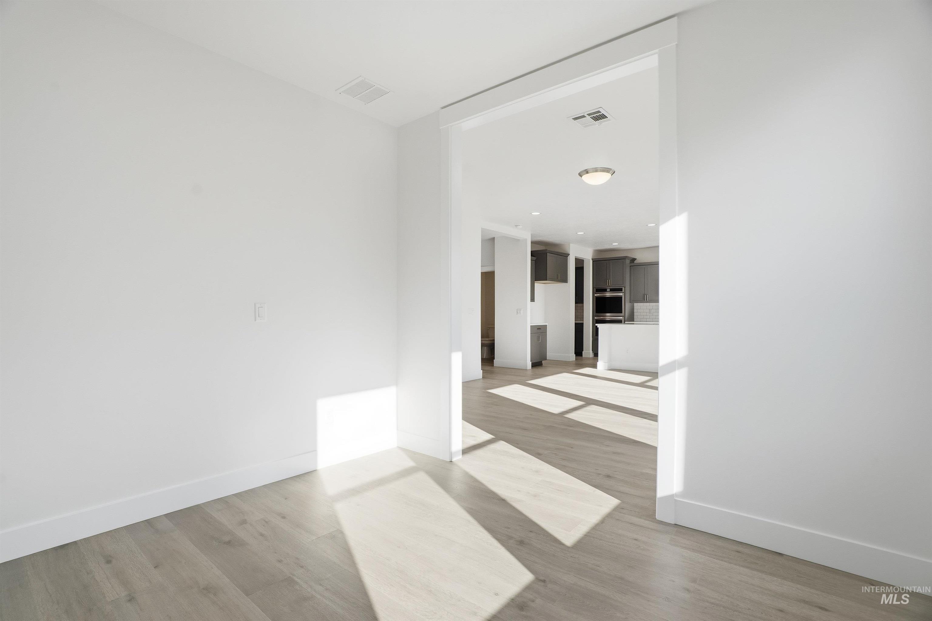 6167 W Parachute Dr., Meridian, Idaho 83646, 3 Bedrooms, 2.5 Bathrooms, Residential For Sale, Price $559,990,MLS 98961413