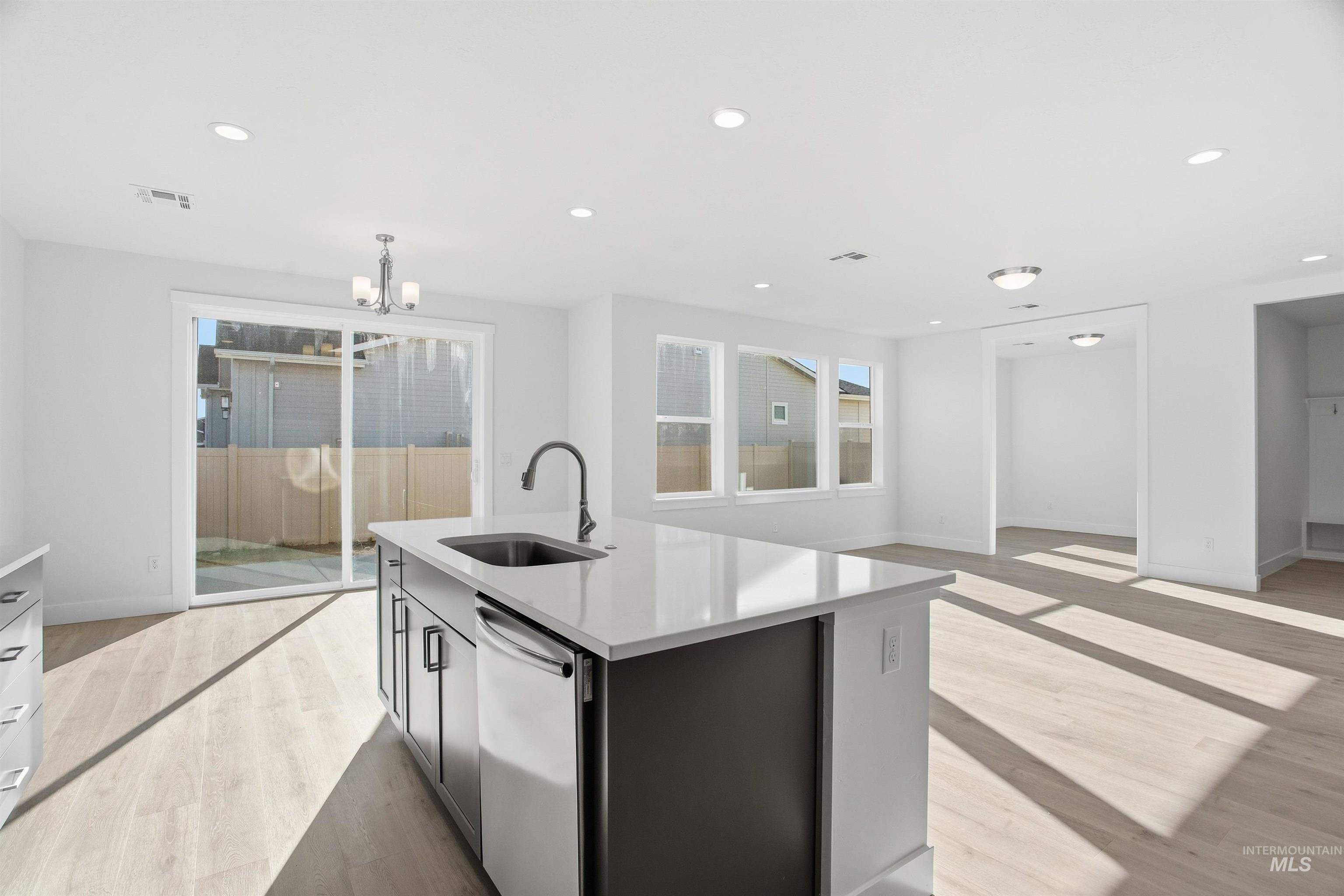 6167 W Parachute Dr., Meridian, Idaho 83646, 3 Bedrooms, 2.5 Bathrooms, Residential For Sale, Price $559,990,MLS 98961413