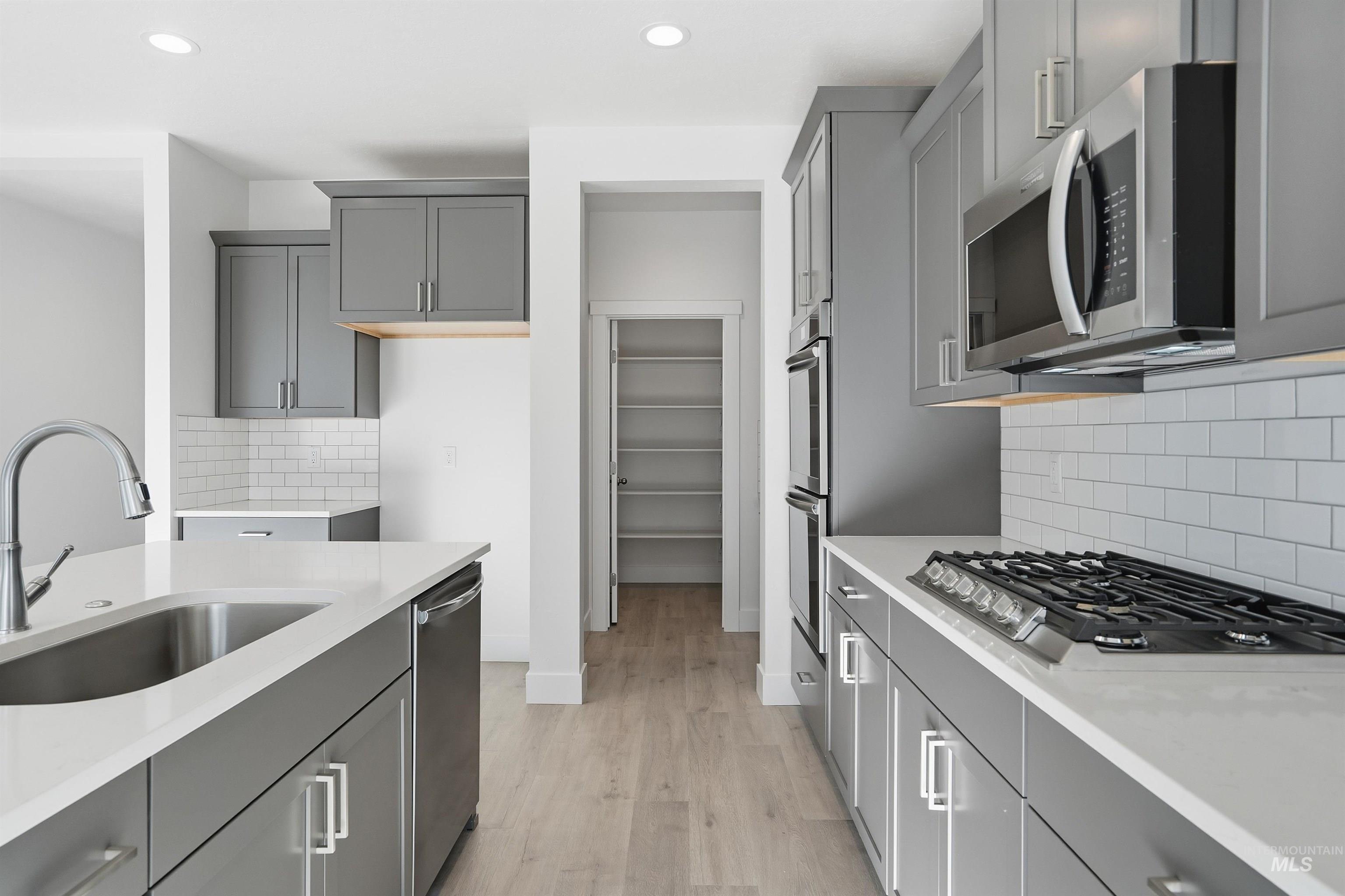 6167 W Parachute Dr., Meridian, Idaho 83646, 3 Bedrooms, 2.5 Bathrooms, Residential For Sale, Price $559,990,MLS 98961413