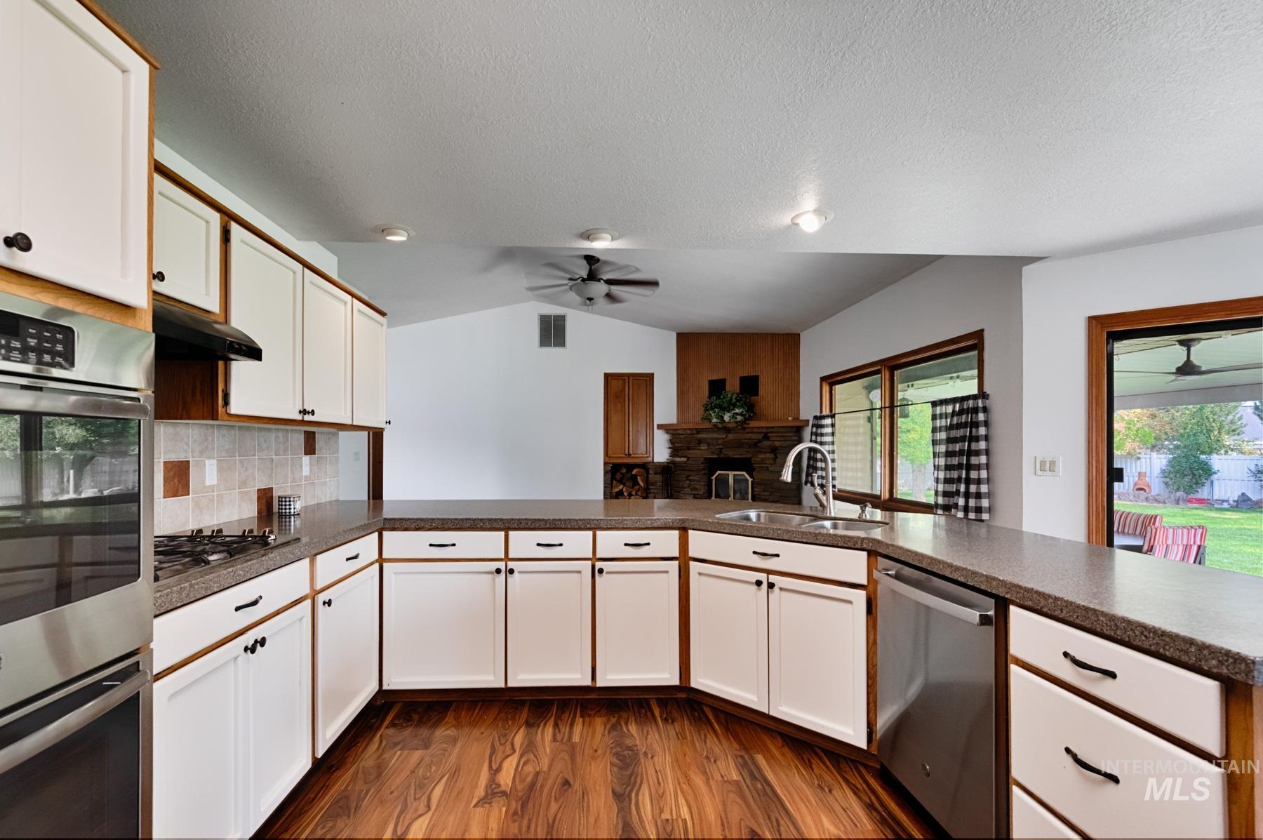 1276 N Cambrick Dr, Kuna, Idaho 83634, 6 Bedrooms, 4 Bathrooms, Residential For Sale, Price $669,000,MLS 98961416