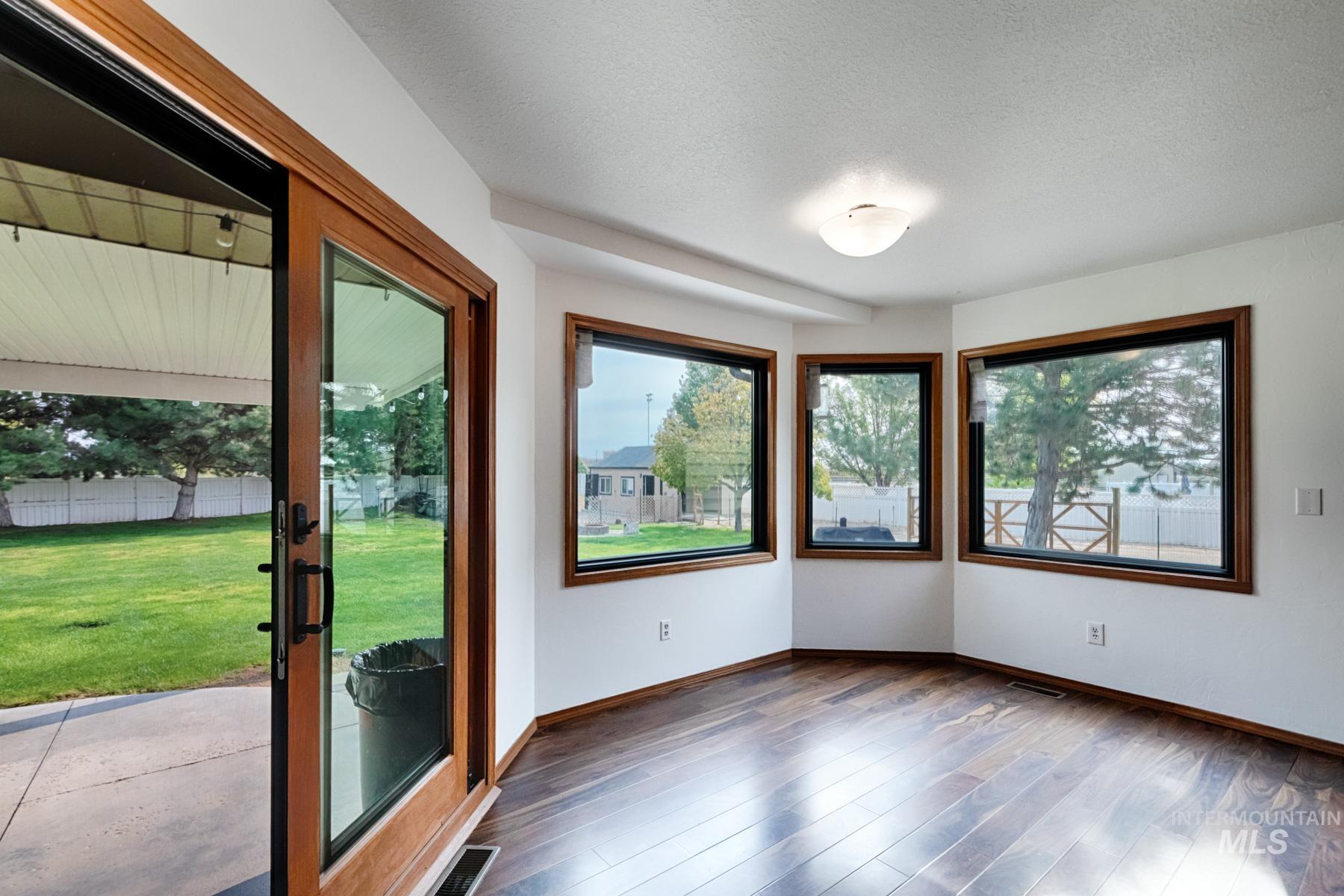 1276 N Cambrick Dr, Kuna, Idaho 83634, 6 Bedrooms, 4 Bathrooms, Residential For Sale, Price $669,000,MLS 98961416