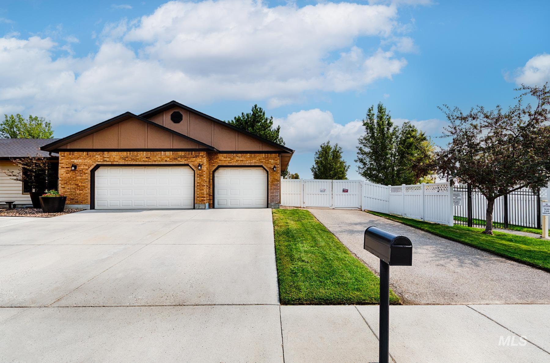 1276 N Cambrick Dr, Kuna, Idaho 83634, 6 Bedrooms, 4 Bathrooms, Residential For Sale, Price $669,000,MLS 98961416