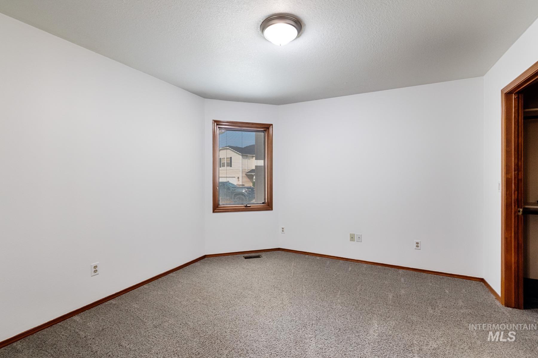 1276 N Cambrick Dr, Kuna, Idaho 83634, 6 Bedrooms, 4 Bathrooms, Residential For Sale, Price $669,000,MLS 98961416