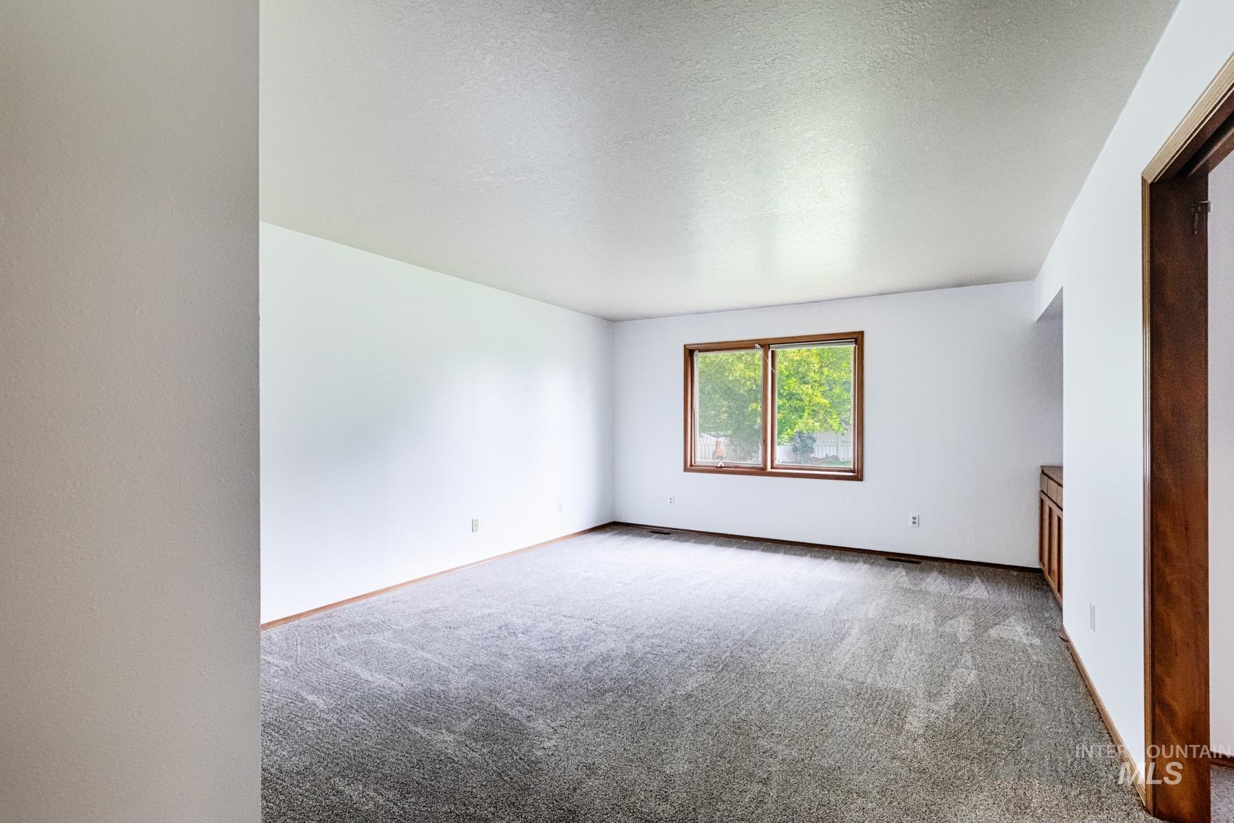 1276 N Cambrick Dr, Kuna, Idaho 83634, 6 Bedrooms, 4 Bathrooms, Residential For Sale, Price $669,000,MLS 98961416