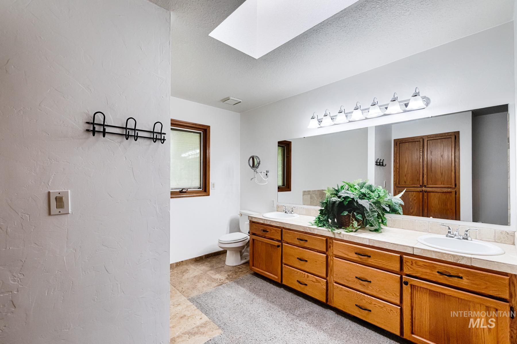 1276 N Cambrick Dr, Kuna, Idaho 83634, 6 Bedrooms, 4 Bathrooms, Residential For Sale, Price $669,000,MLS 98961416