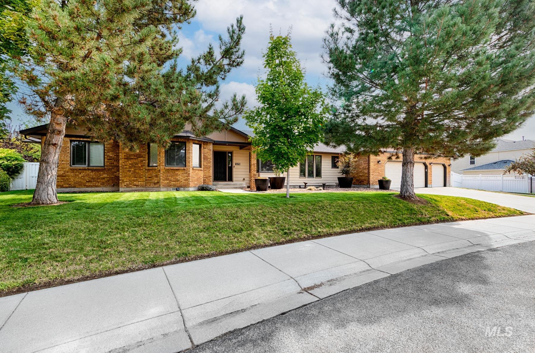 1276 N Cambrick Dr, Kuna, Idaho 83634, 6 Bedrooms, 4 Bathrooms, Residential For Sale, Price $669,000,MLS 98961416