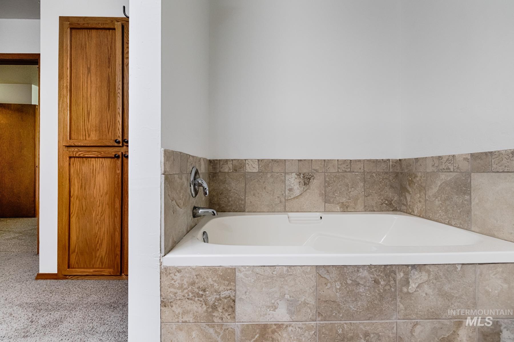 1276 N Cambrick Dr, Kuna, Idaho 83634, 6 Bedrooms, 4 Bathrooms, Residential For Sale, Price $669,000,MLS 98961416